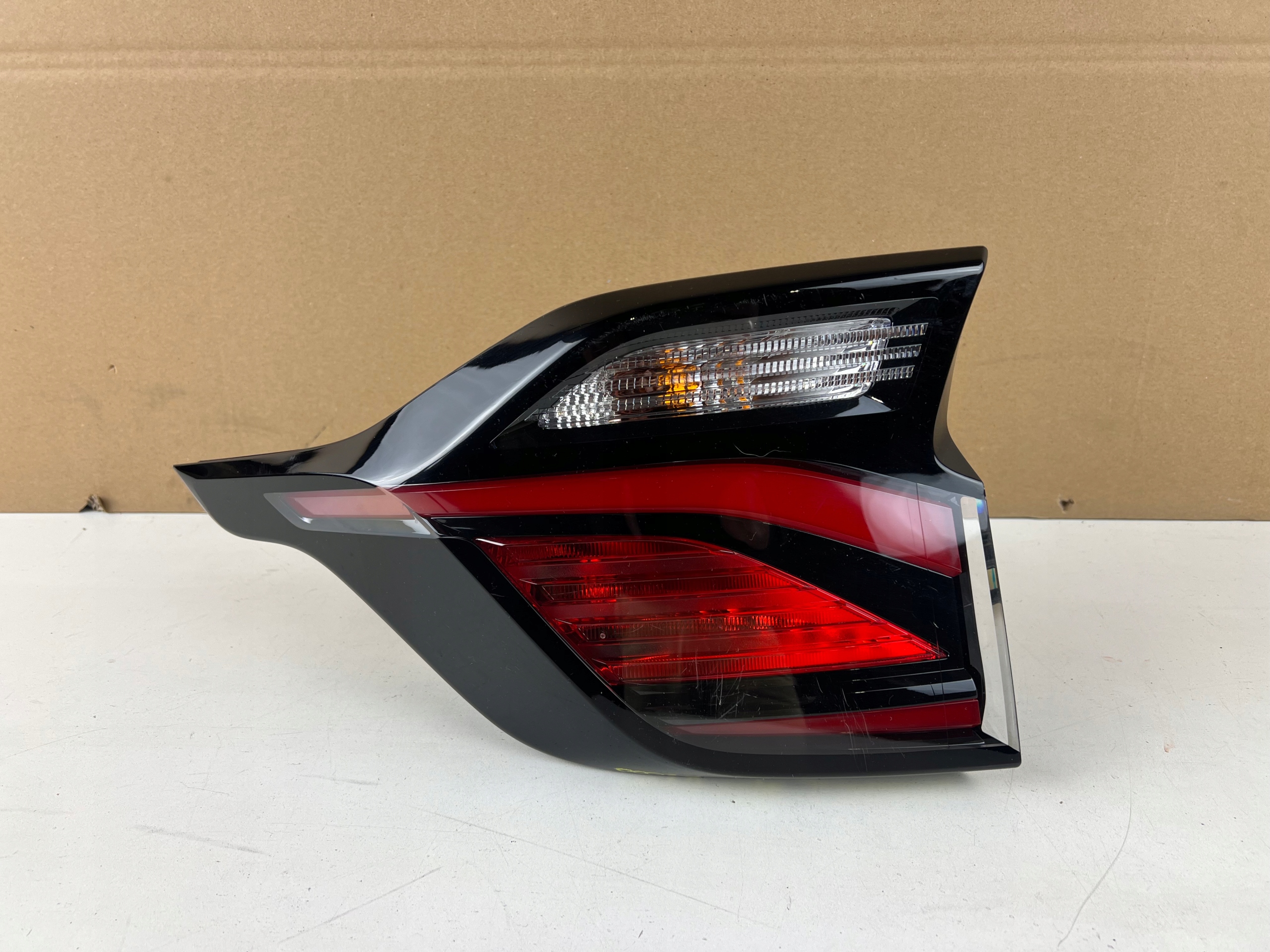 LAMPA PRAWA TYLNA KIA SPORTAGE V 92402-R2000