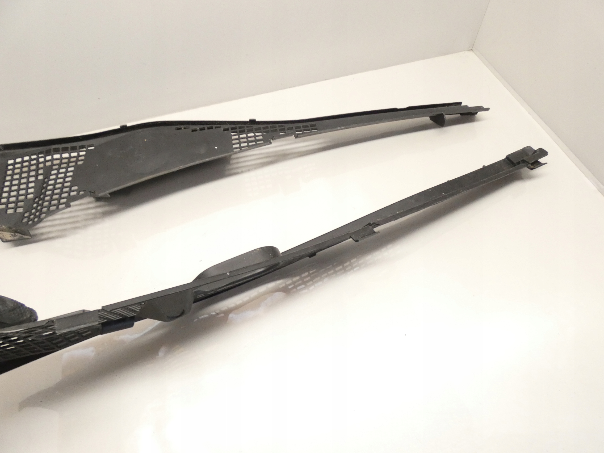 Griglia gocciolatoio in plastica DACIA LOGAN e MCV e 04-12 KOMPLET 2SZT