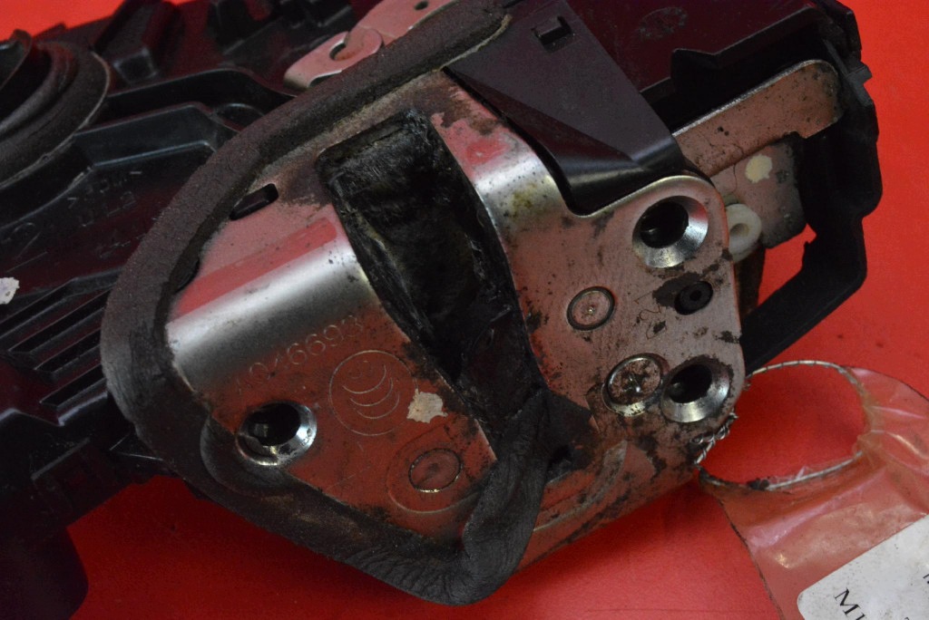 lock door left front front EU TOYOTA AURIS 1 and 5D HB 06-09