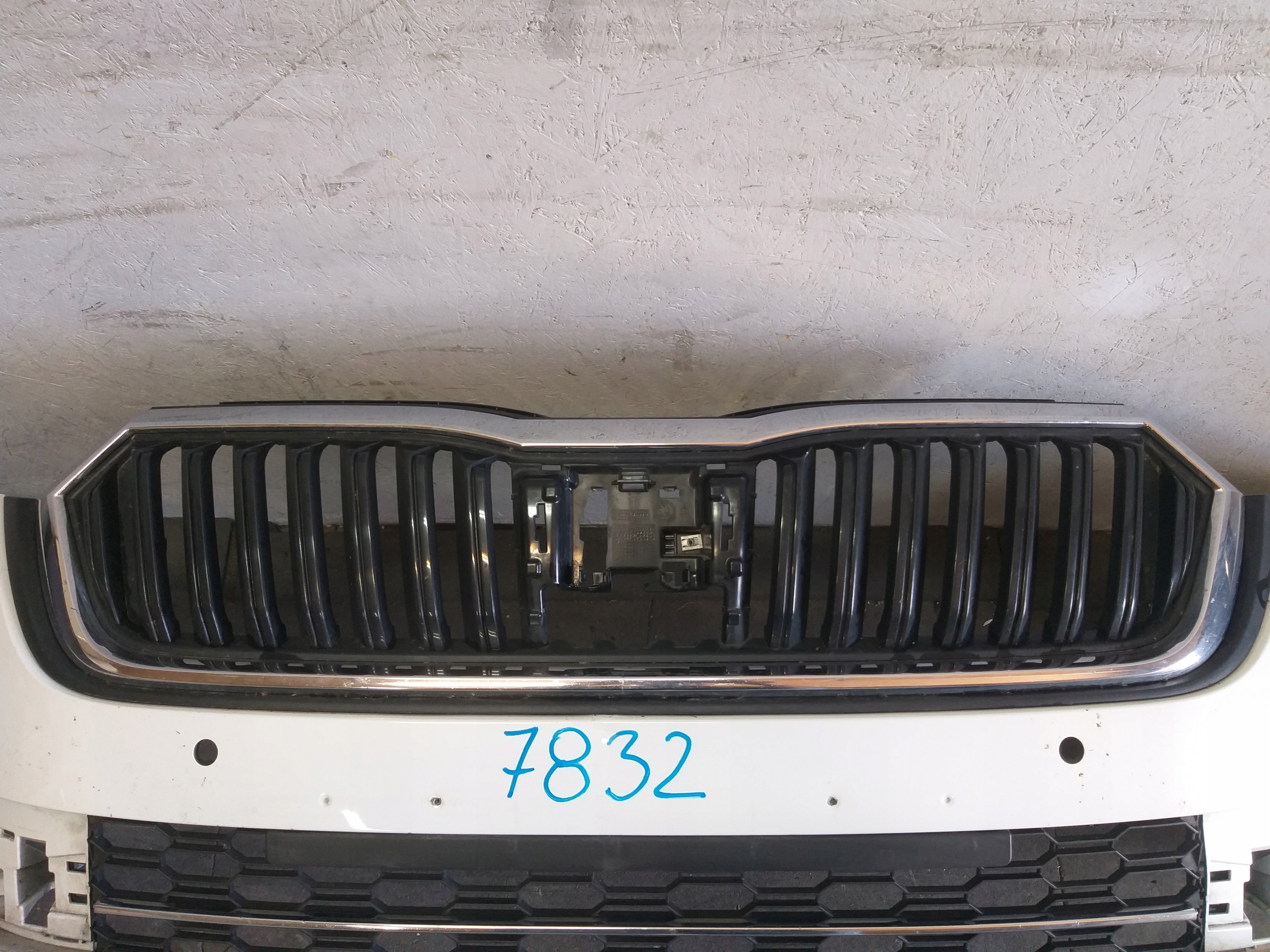 PARAURTI ANTERIORE SKODA OCTAVIA IV 4