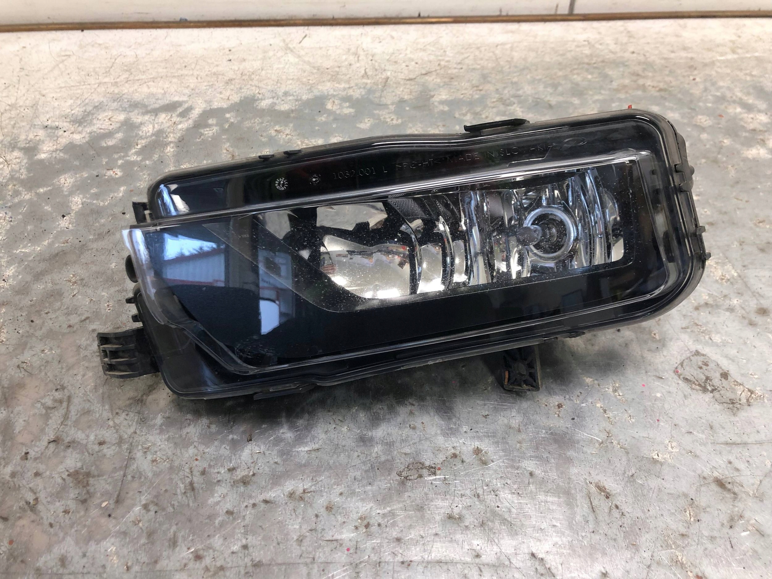 fog light left front VW CRAFTER II 7C0941661A