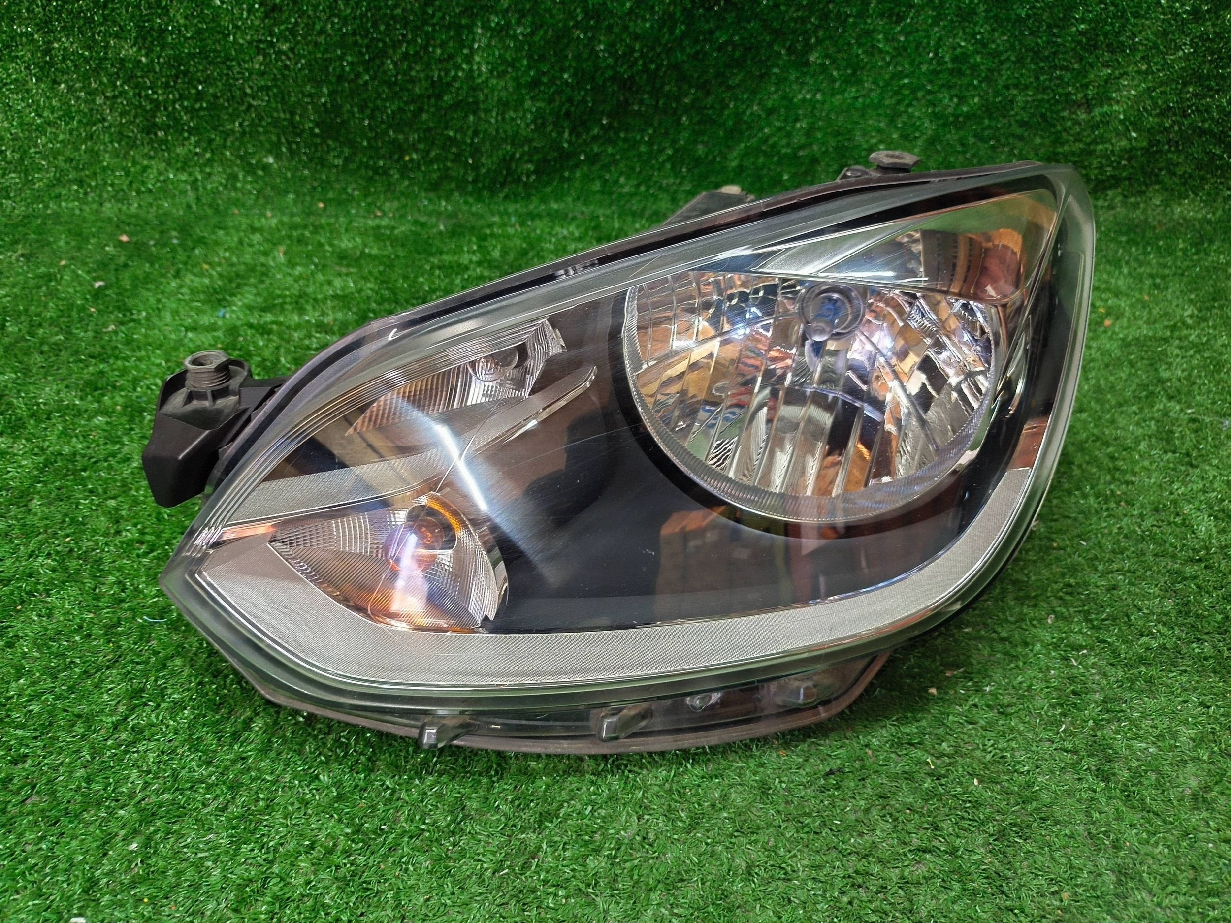 REFLEKTOR left front VW UP 11- NR.R1562