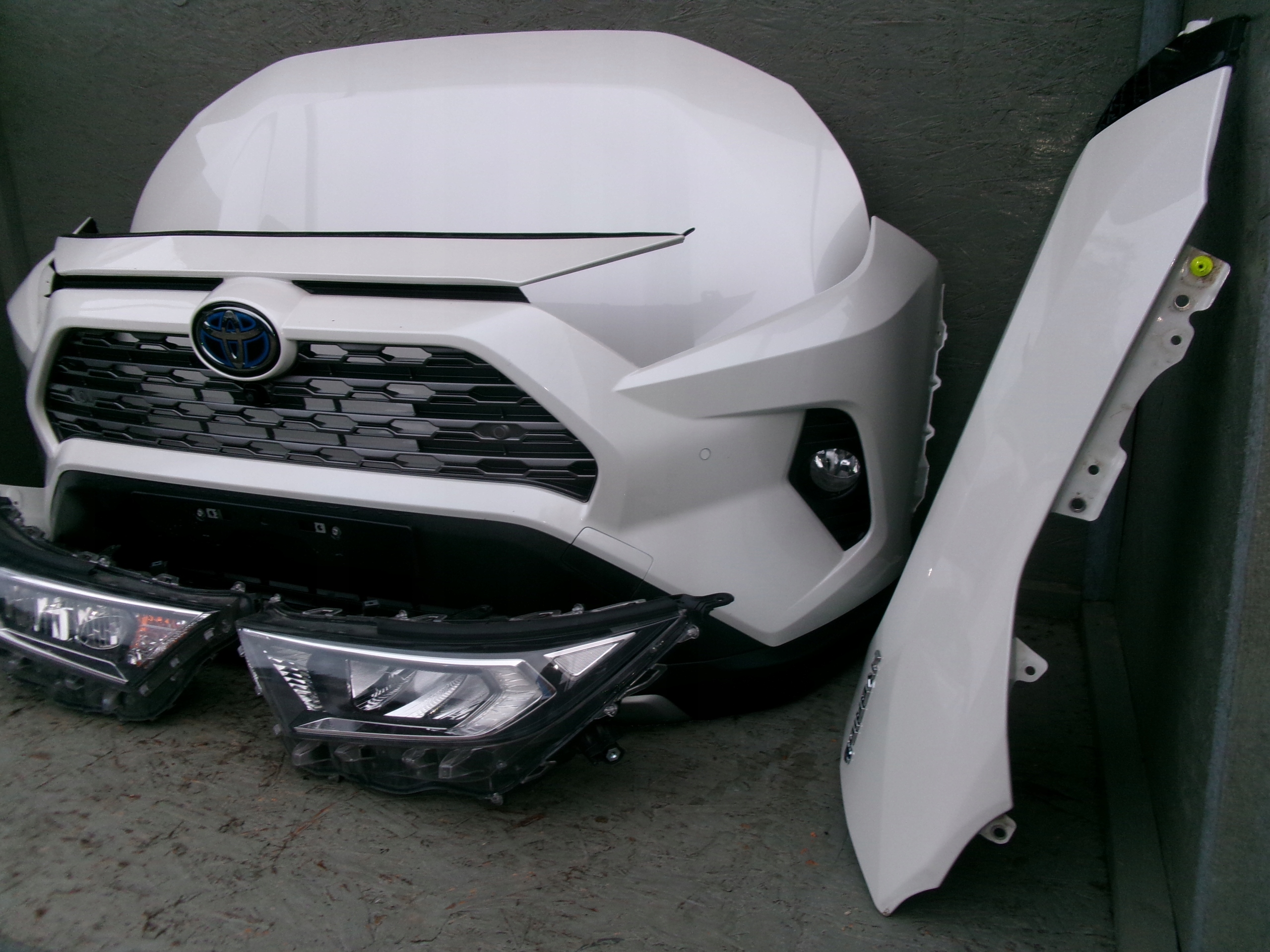 Toyota Rav4 V Przód blacharski Zestaw kolor biały 040 Typ samochodu 4x4/SUV Samochody osobowe