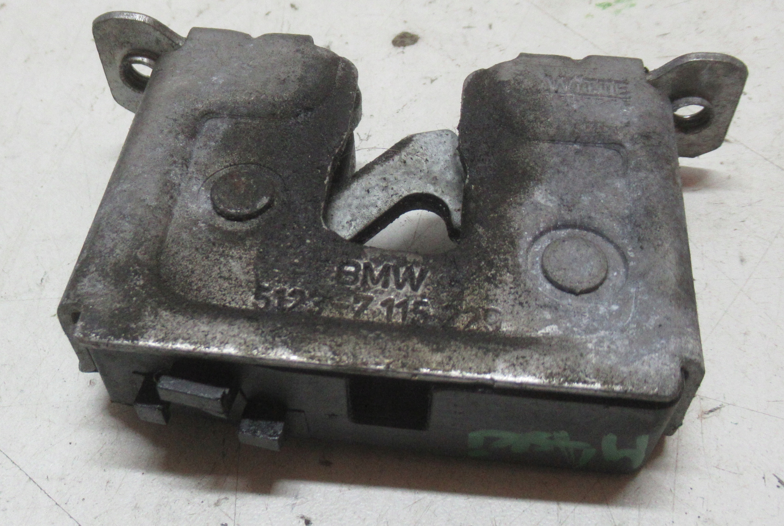 BMW E60 3.0 LCI 08R bonnet latch lock 7115228