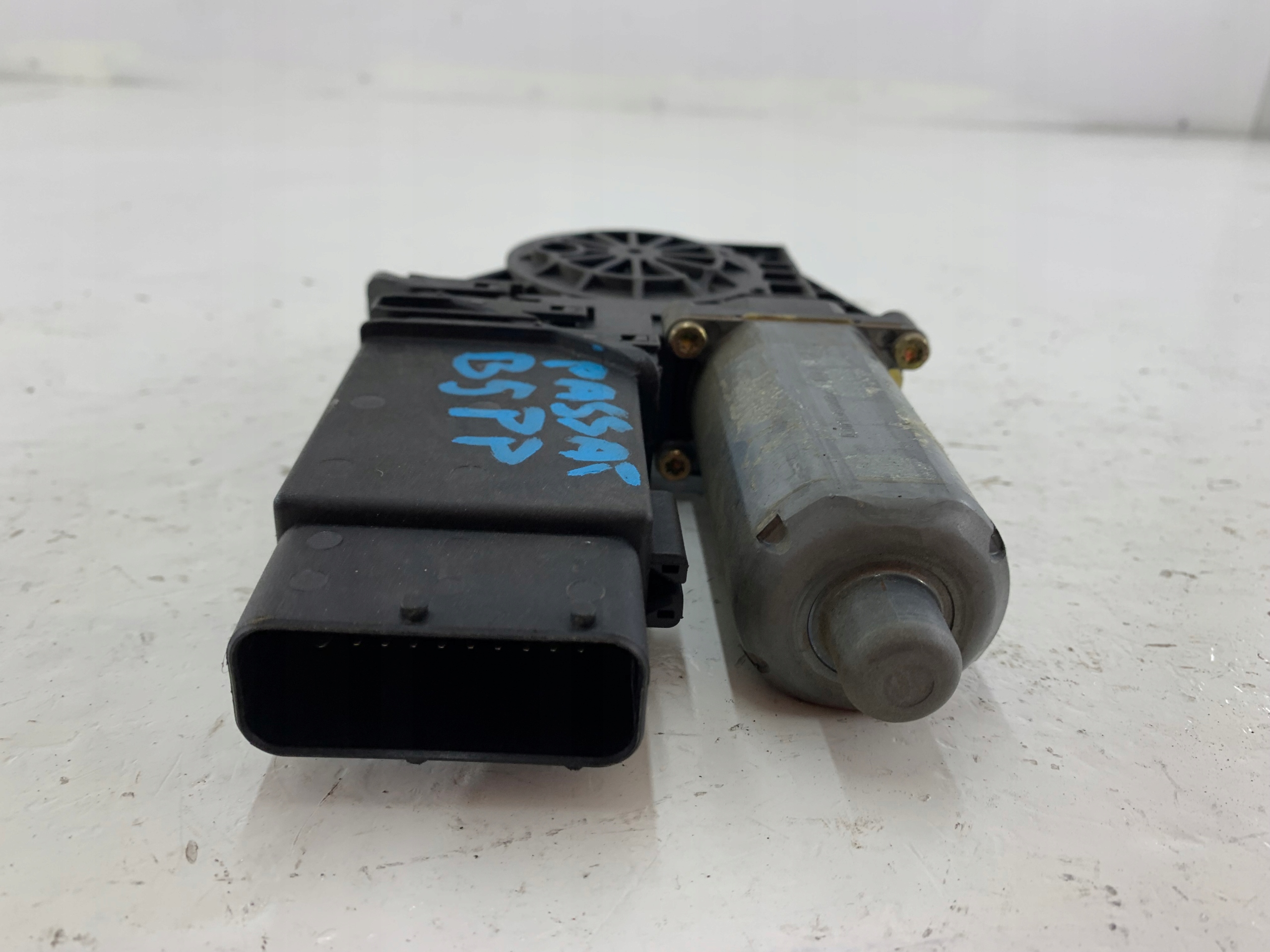VW PASSAT B5 LIFT mini motor windows right front 0130821694