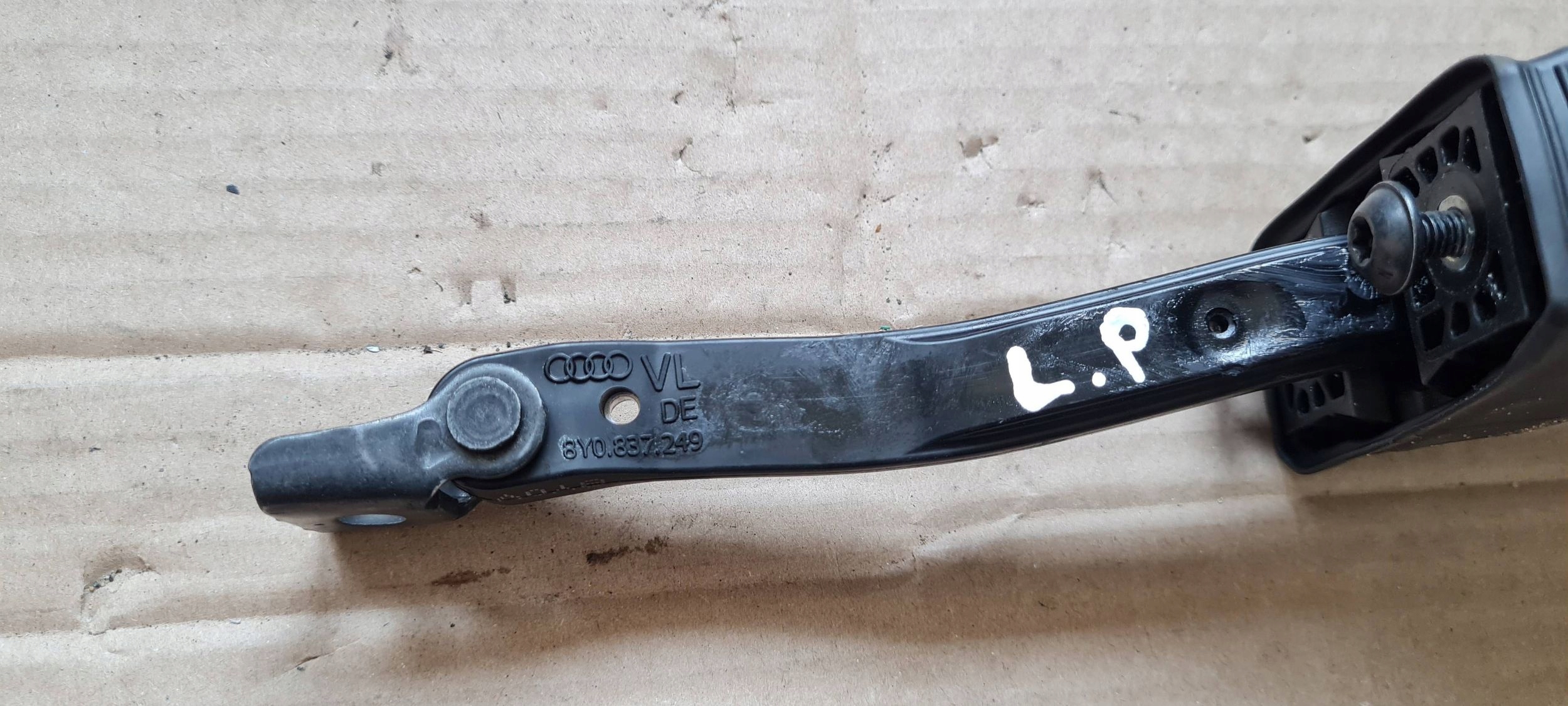 S3 8Y A3 LIFT limiter door front left right 8Y0837249