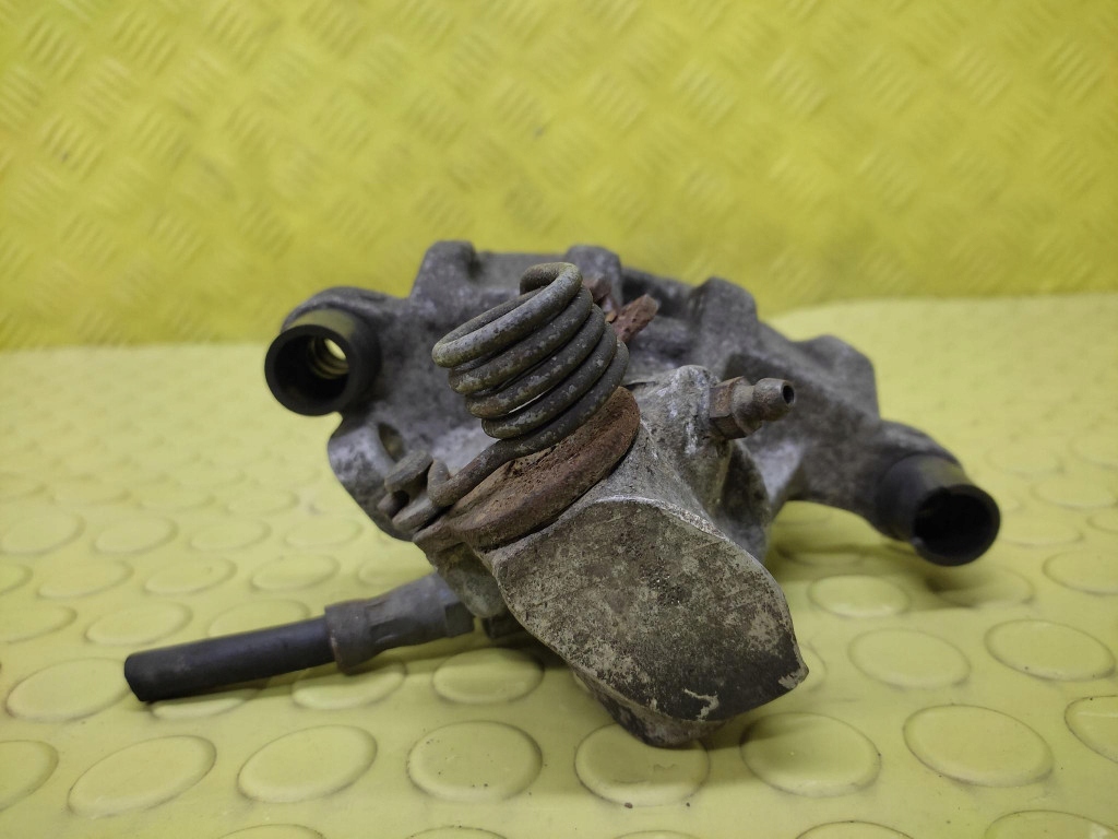 VOLVO V50 2.0 D caliper right rear part