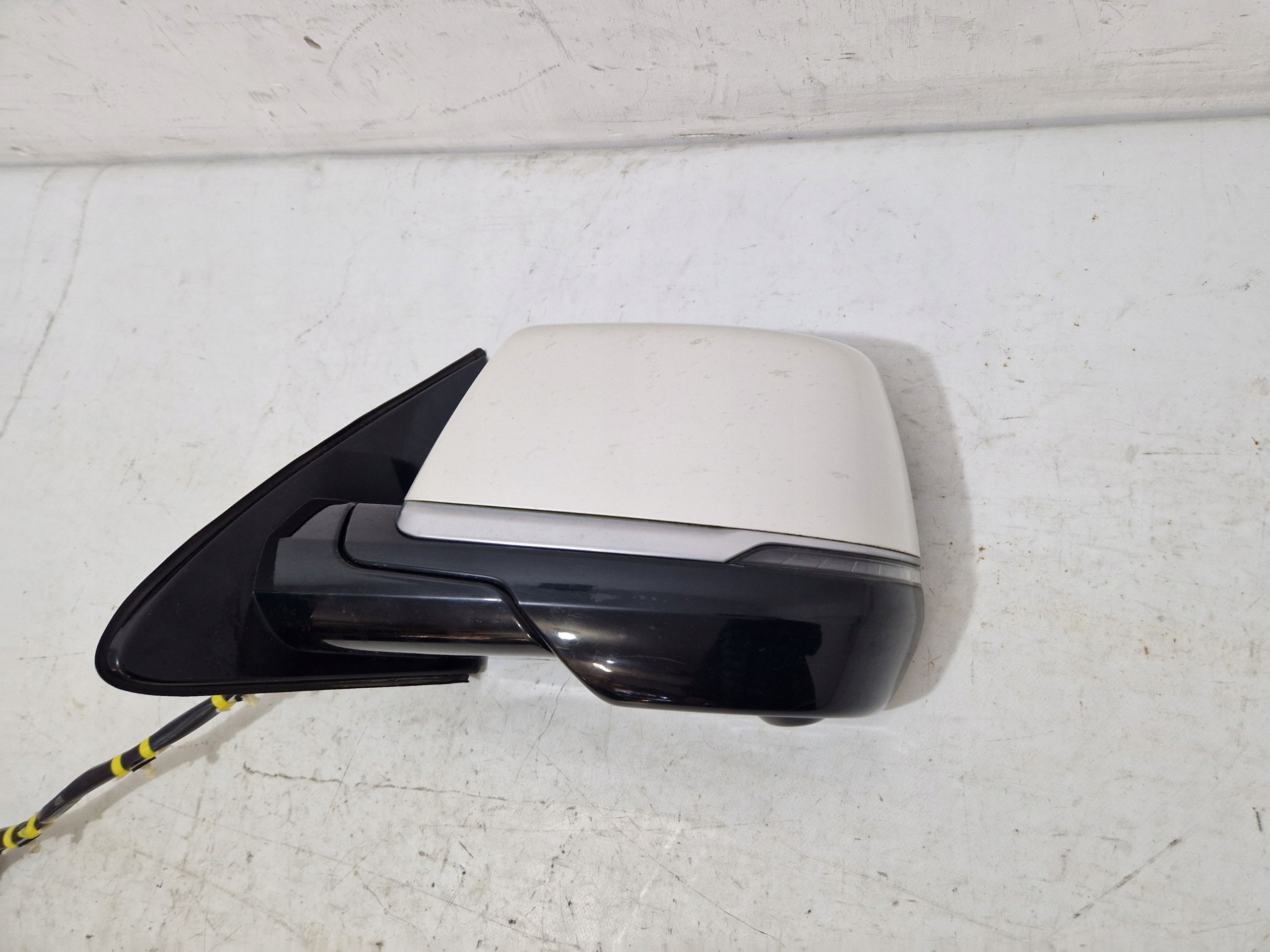 CADILLAC ESCALADE IV 2014 - left mirror KAMERA 17+5 PIN 23200078 GNB