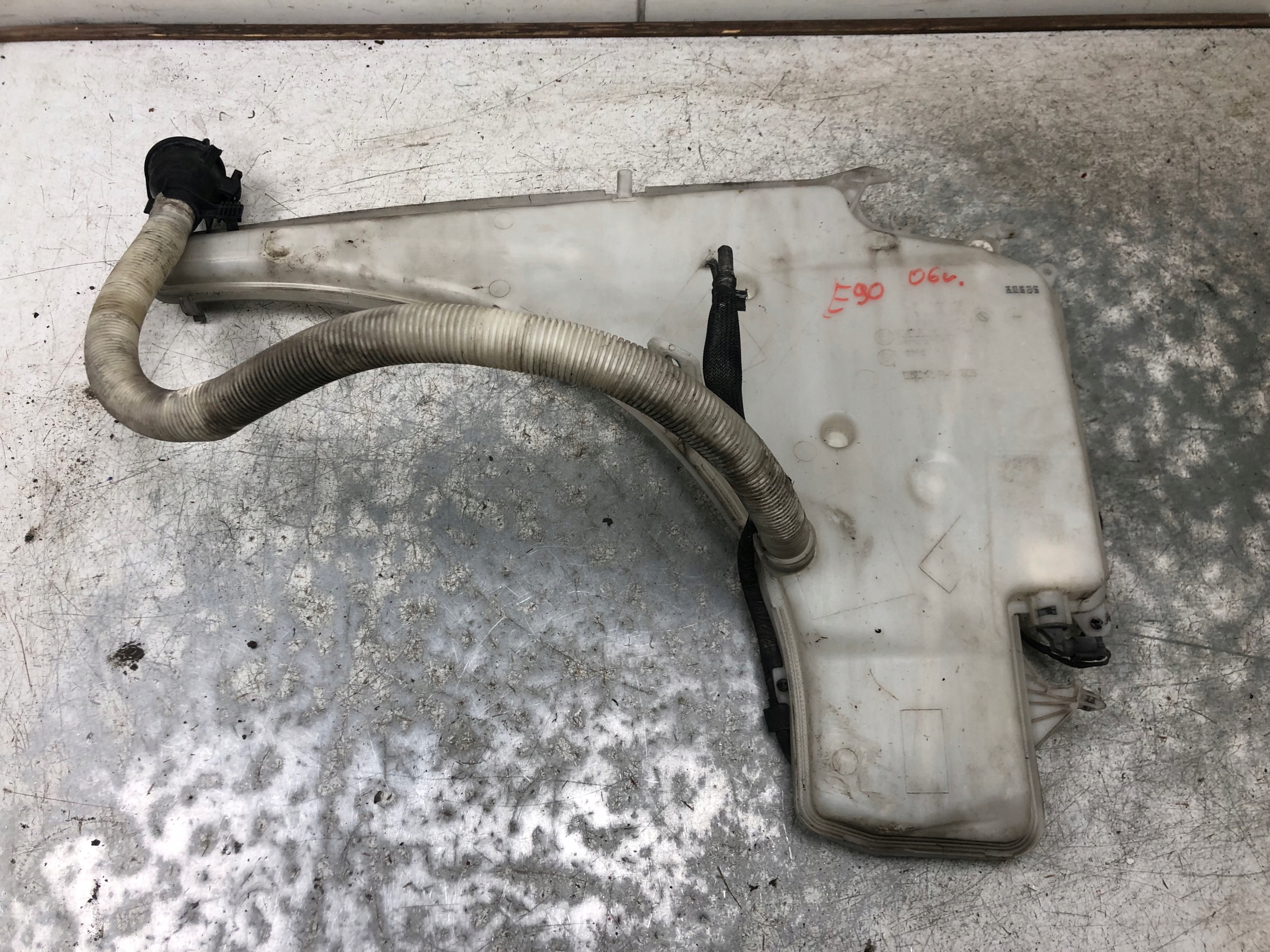 washer fluid tank BMW E90 7124231