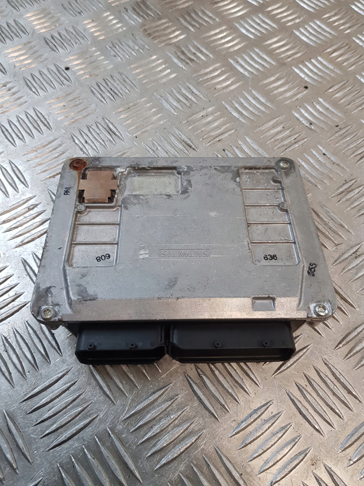 control unit of the engine 8E0906018AM AUDI A4 B7 1.6 04R- EUROPA