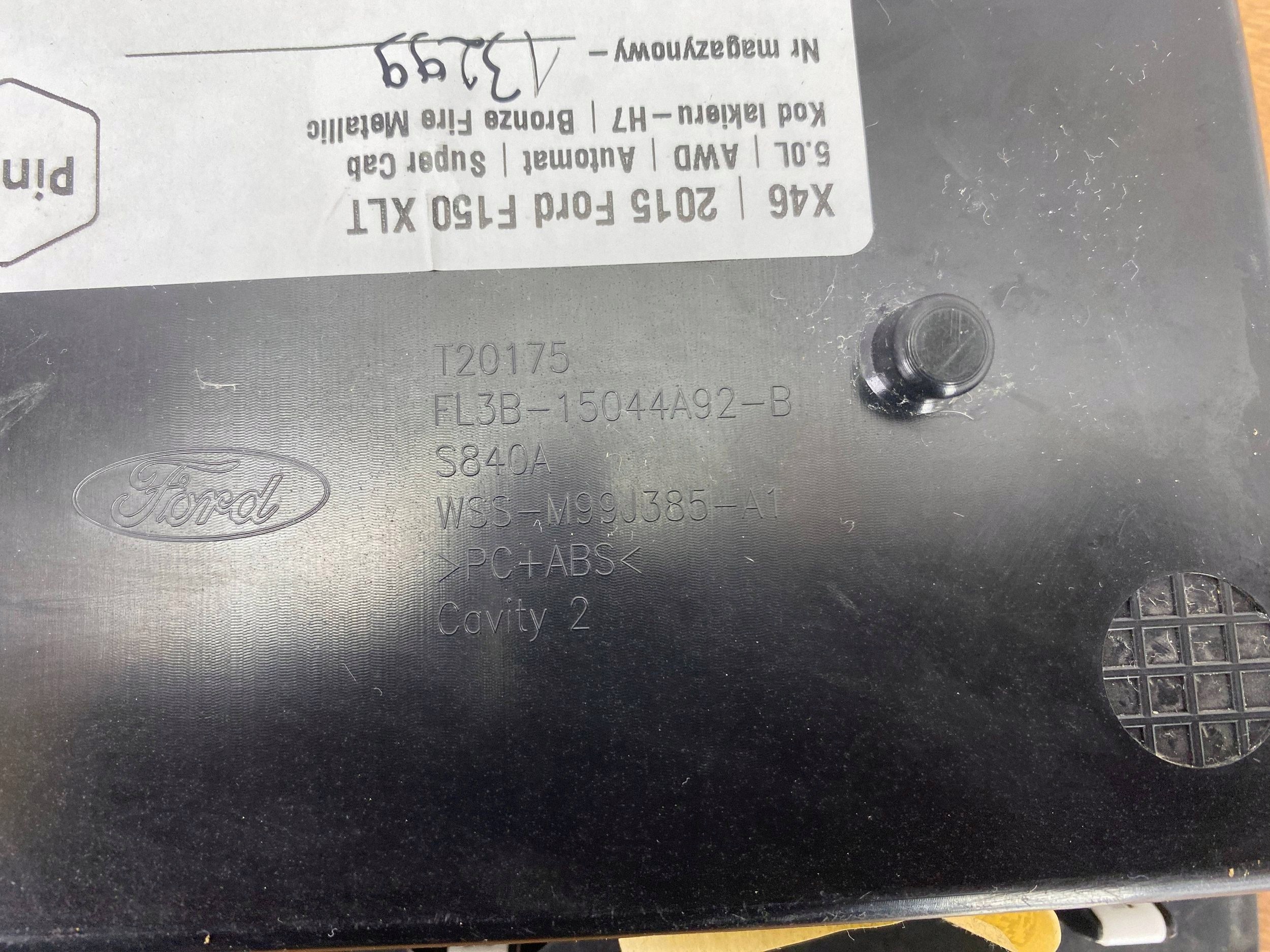 passenger compartment w desce Ford F150 2015+