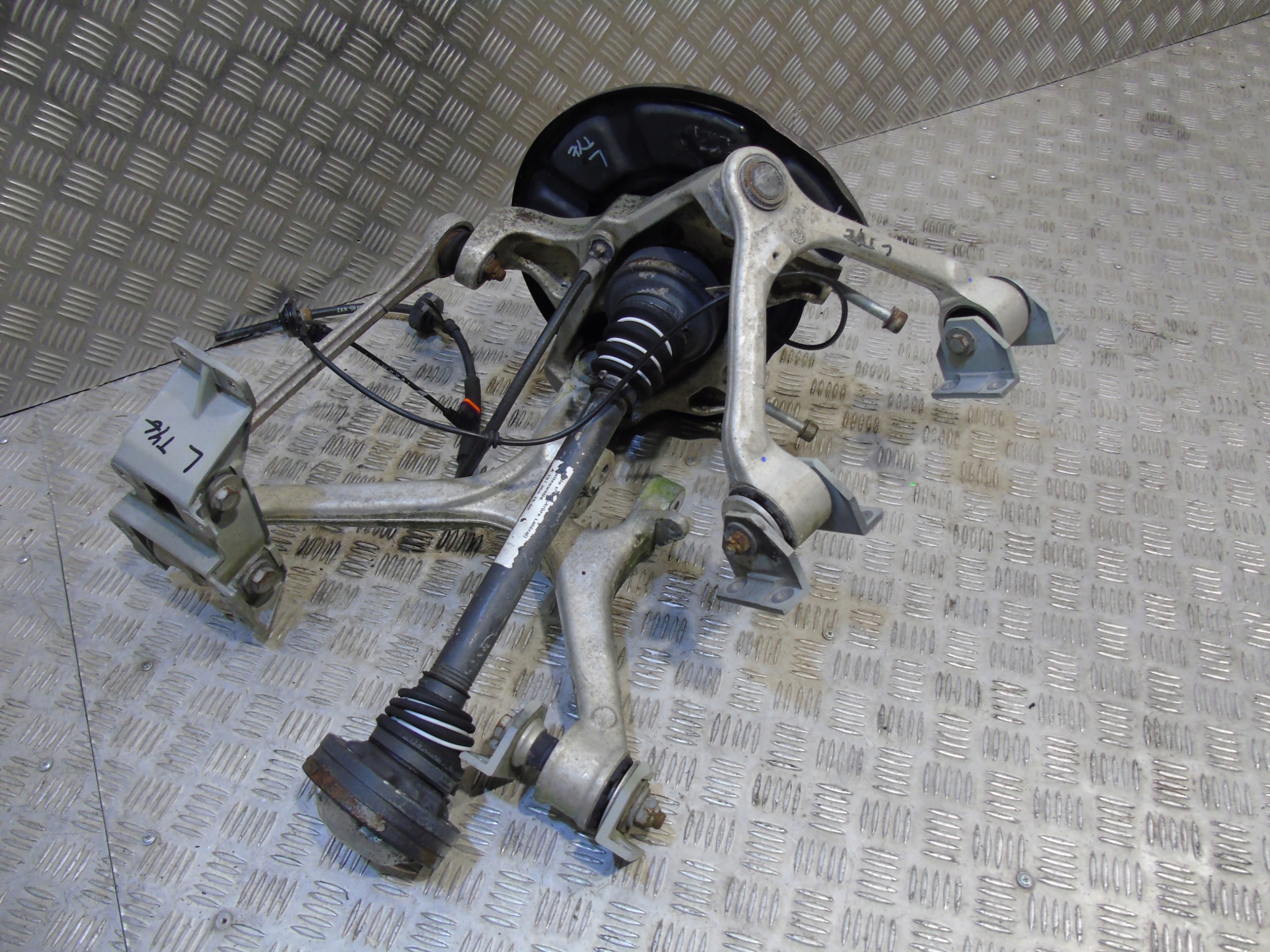 IDEAL.KPL.ACHSTRÄGER LINKS HECK MERCEDES SLS W197 1