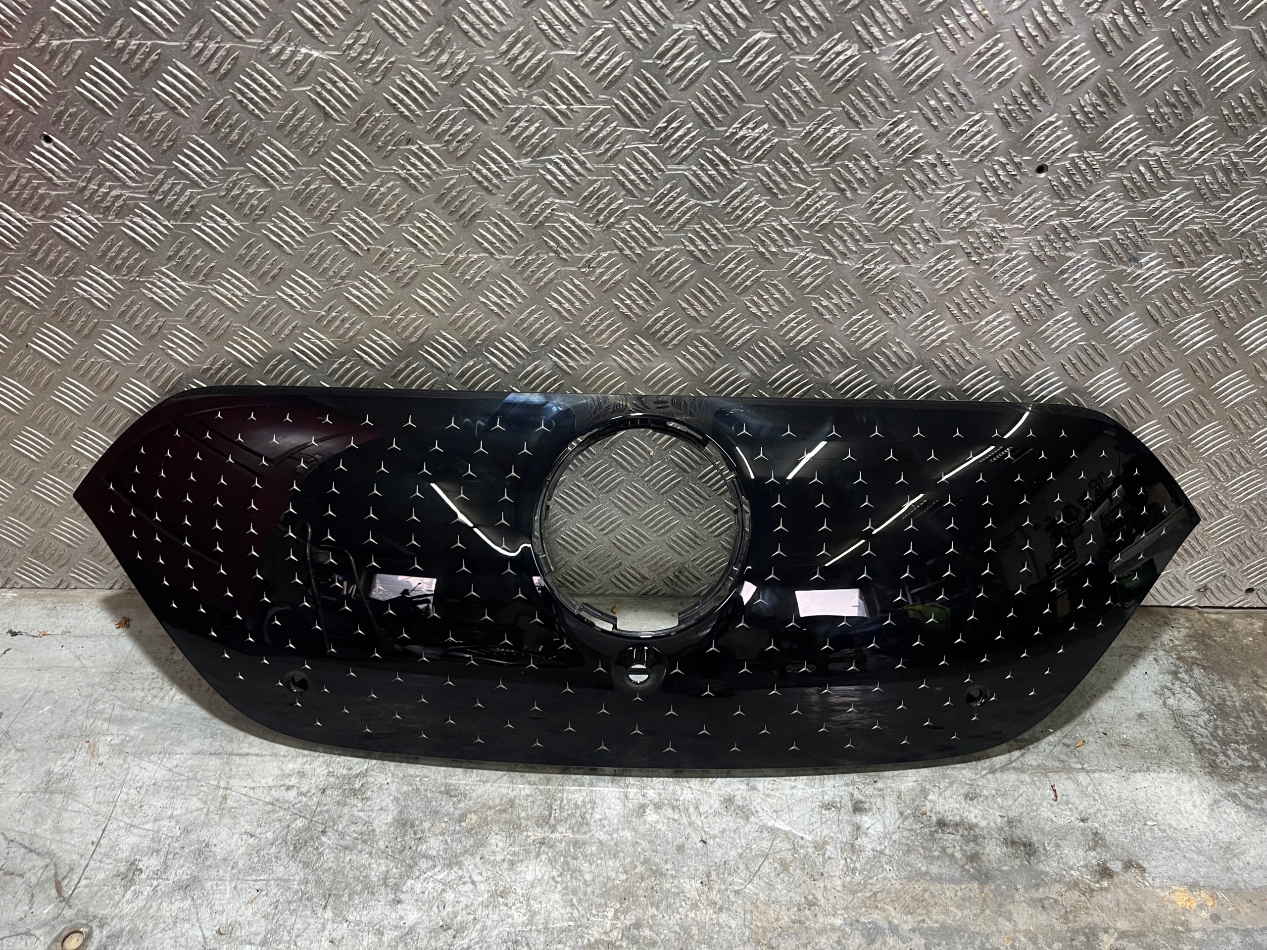 MERCEDES EQS SUV GRILL ATRAPA ZDERZAKA PRZÓD W296 V296 A2968809400 KAMERA Numer katalogowy części A296 880 94 00