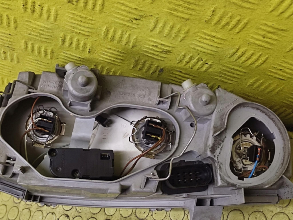 ALFA ROMEO 147 REFLEKTOR light right front 465565650