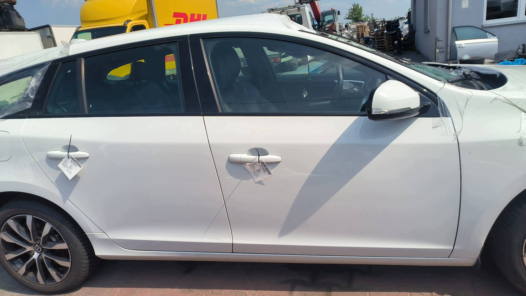 door right front ICE WHITE VOLVO V60 and LIFT