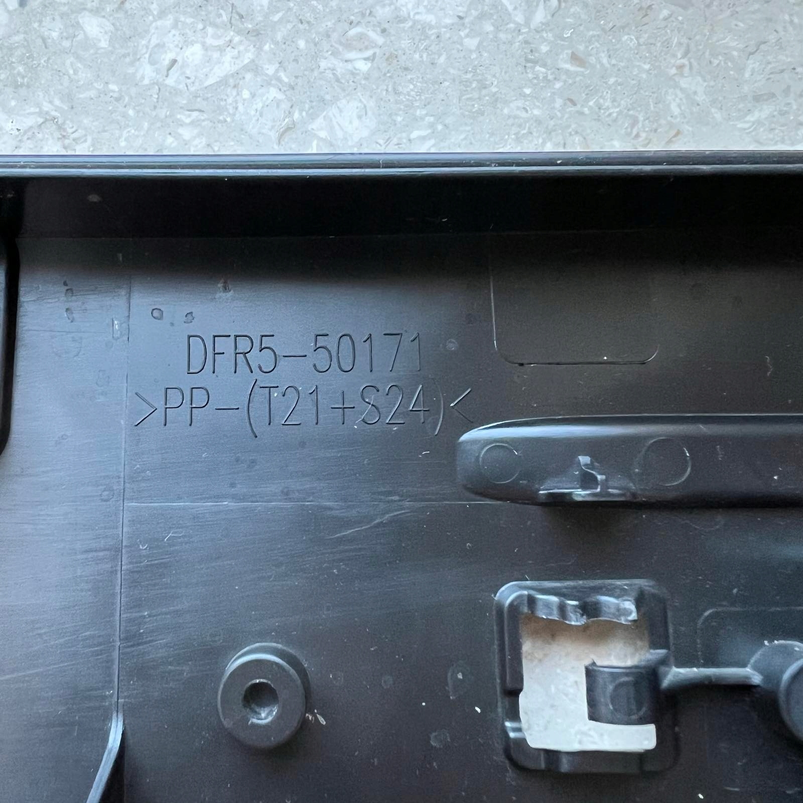 MAZDA CX30 pad below TABLICE registration DFR5-50171