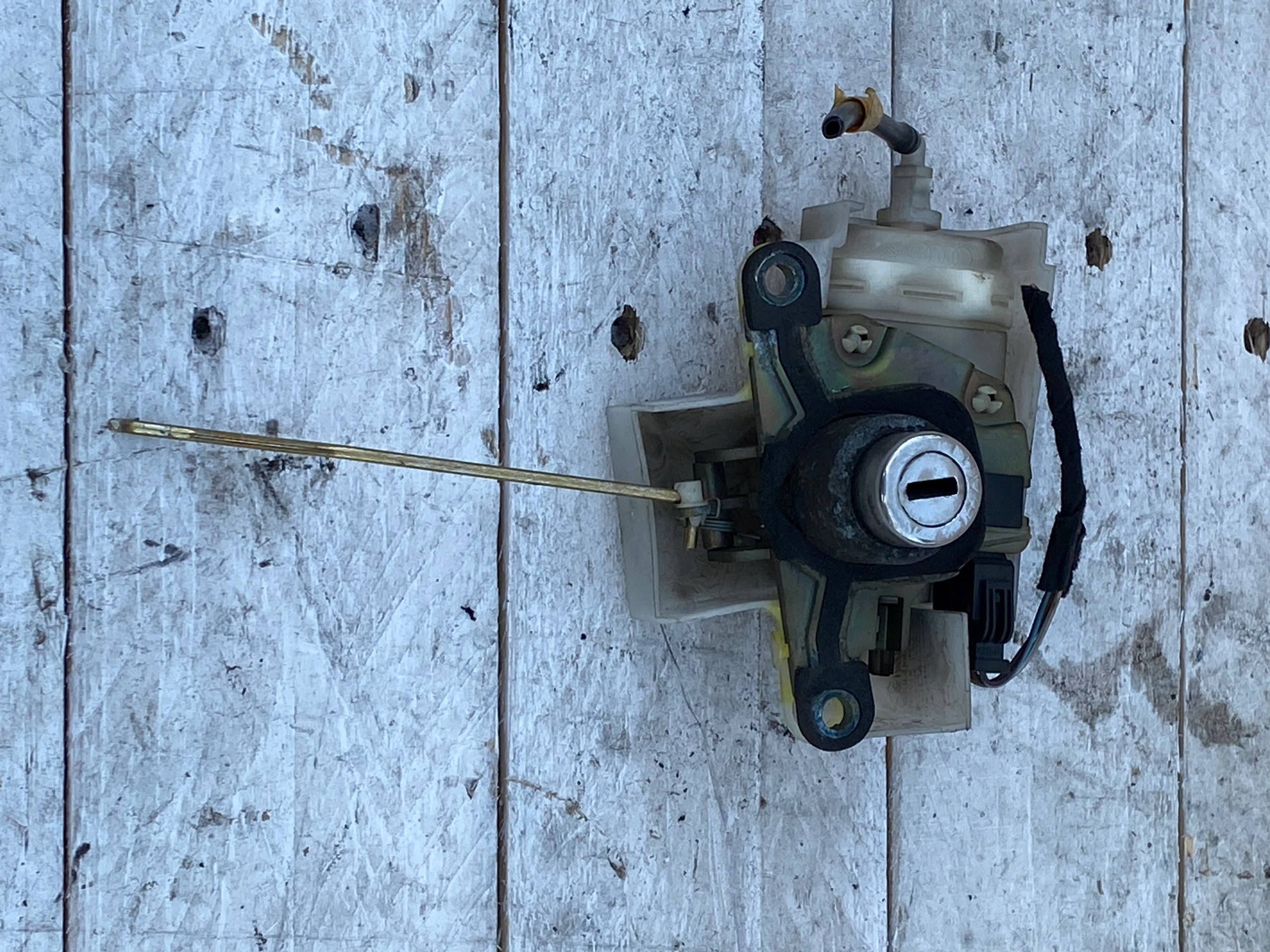 Замок двери задний задний AUDI A4 B5 седан