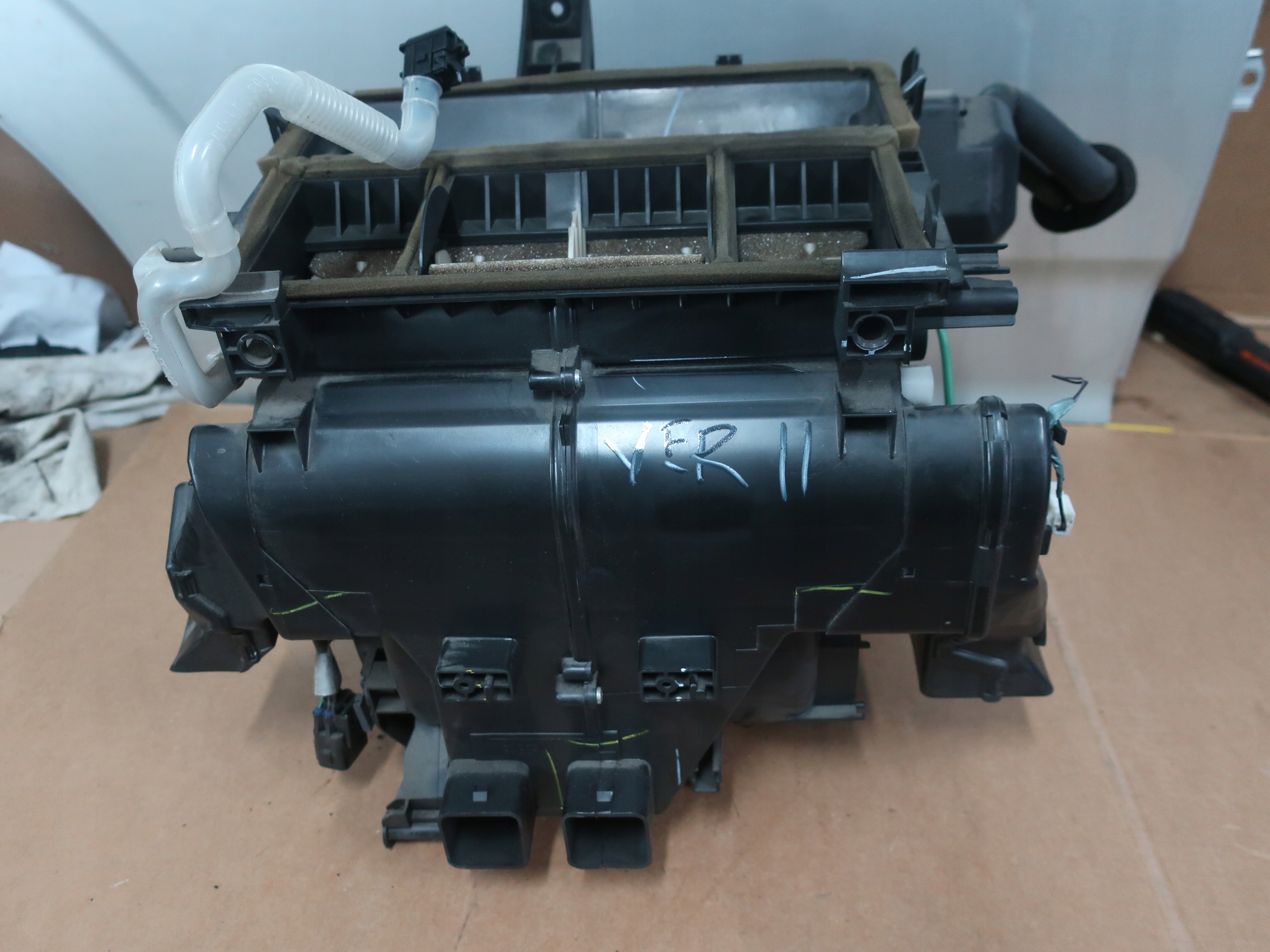 COROLLA VERSO II КОРПУС НАГРЕВАТЕЛЯ ЕВРОПА 04-09