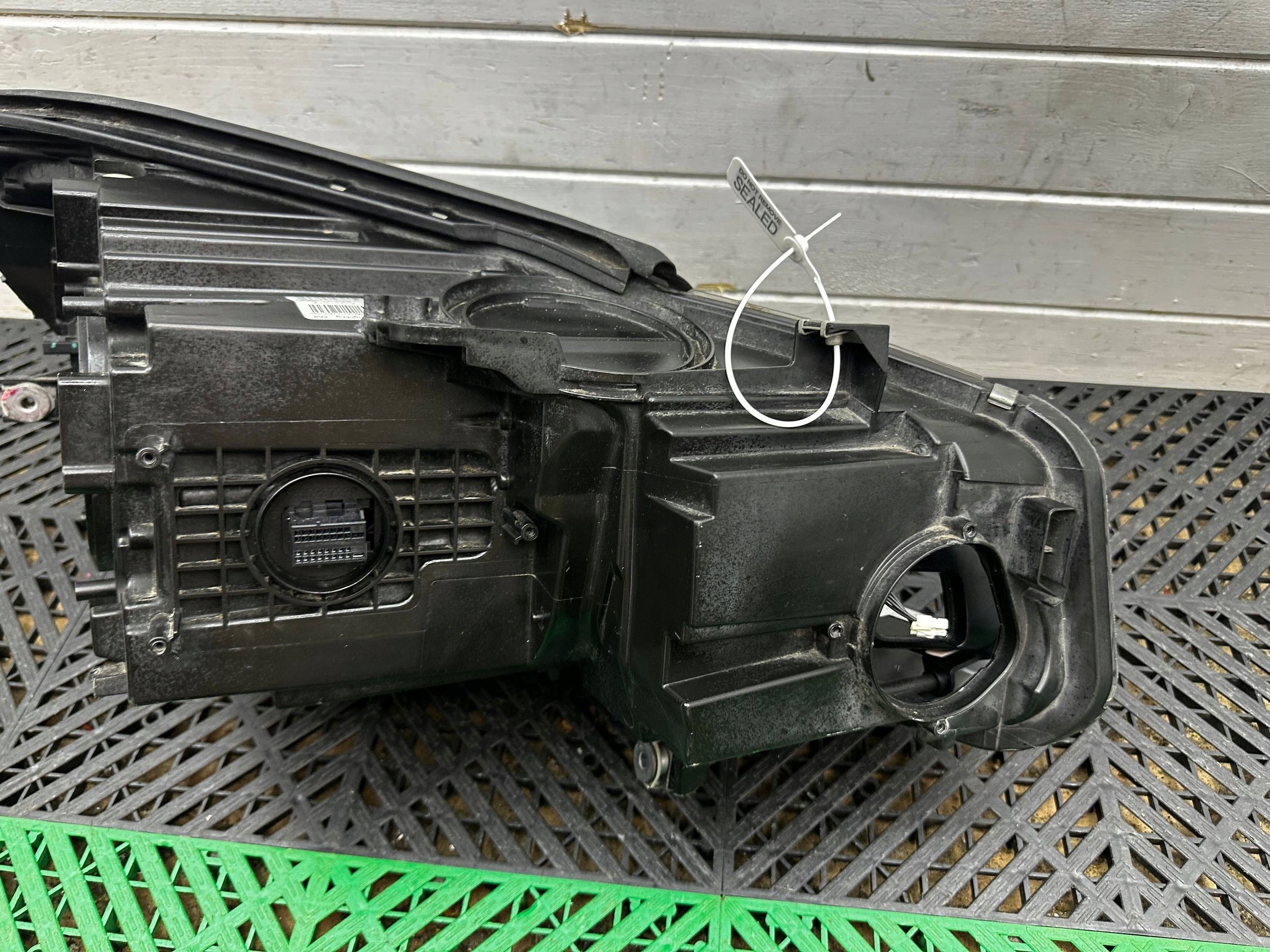 light front side left BMW 2 F45 FULL LED 7422579