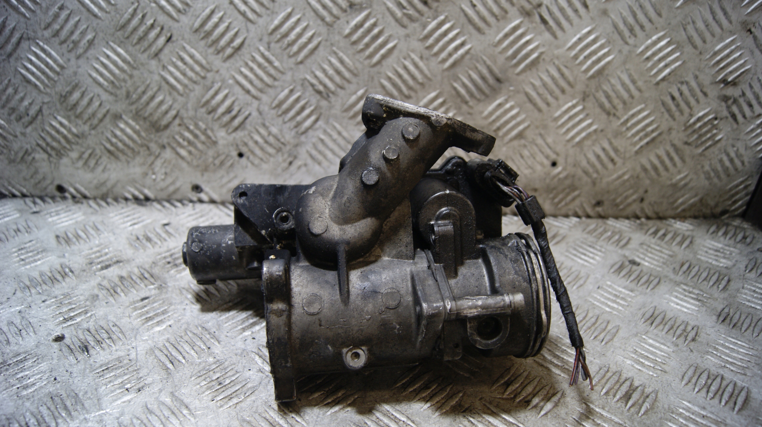 EGR valve VOLKSWAGEN PASSAT B6 03G129637