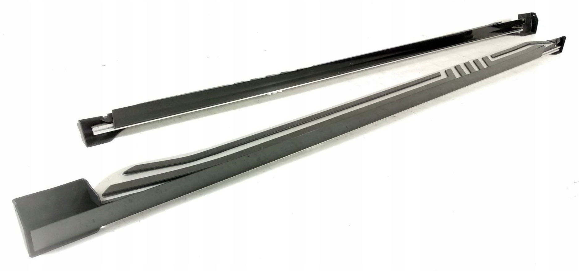 STOPIEŃ WEJŚCIOWY LISTWA PROGOWA PEUGEOT 5008 II Jakość części (zgodnie z GVO) O - oryginał z logo producenta pojazdu (OE)