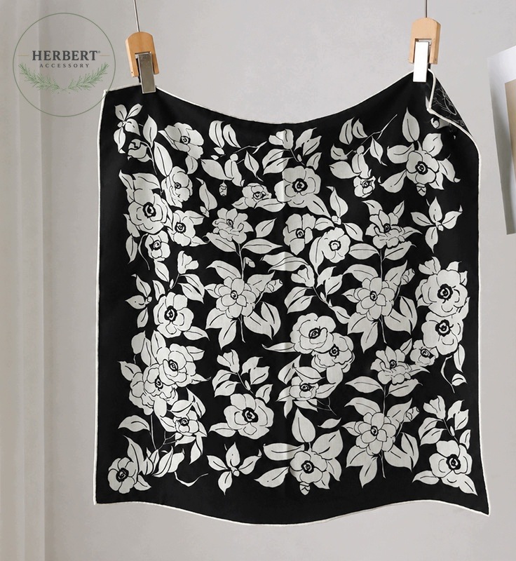 Dámská vlněná šála 63 x 63 cm Šátek na krk Černá Kamelie Elegantní