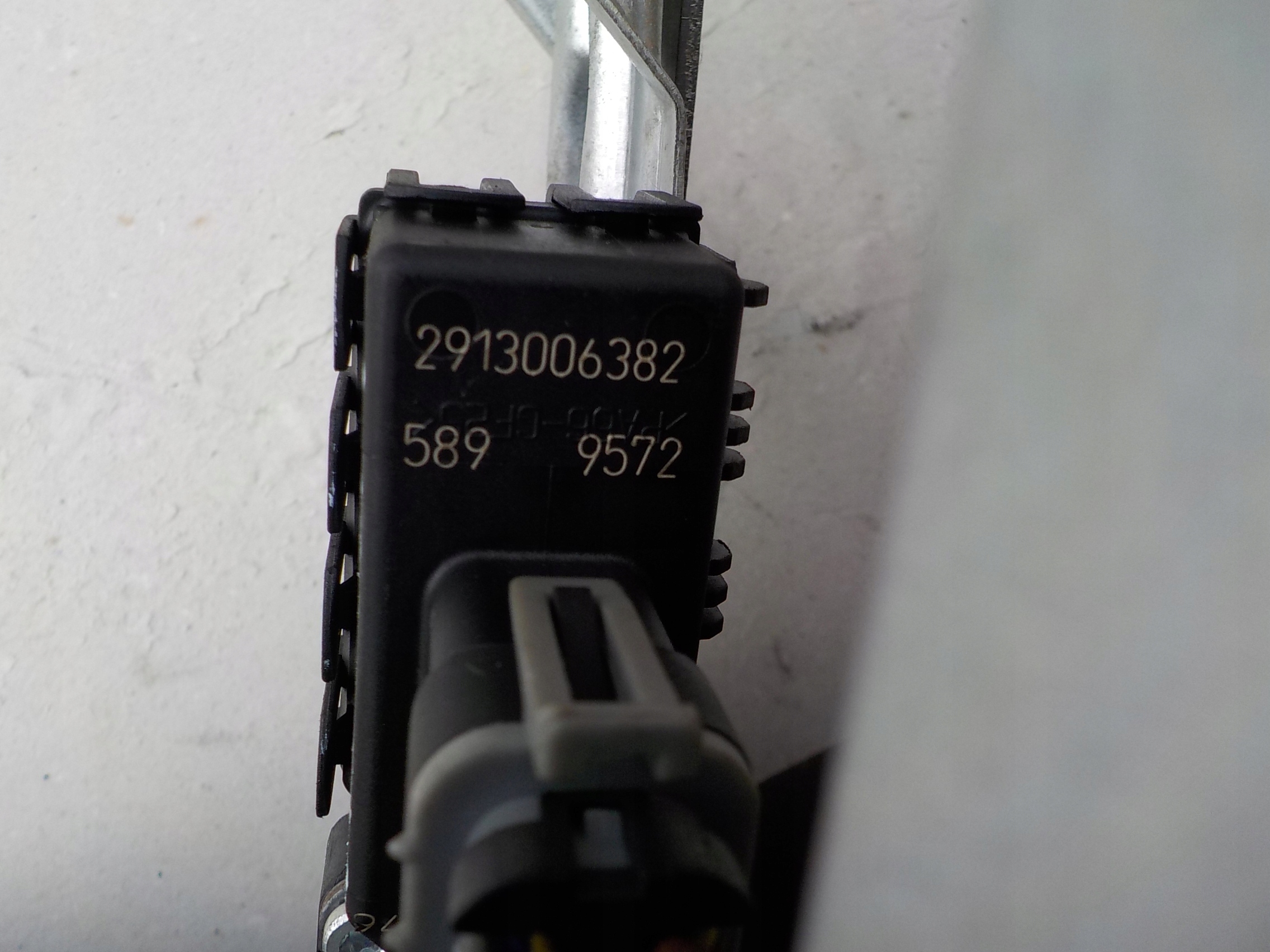window regulator right front opel astra H 2005r