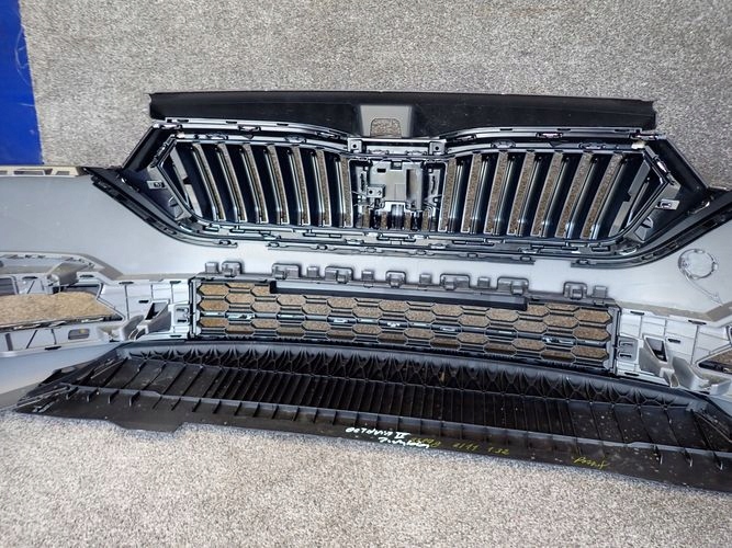 SKODA OCTAVIA IV FRONTSTOSSSTANGE VORNE AIR LUFT