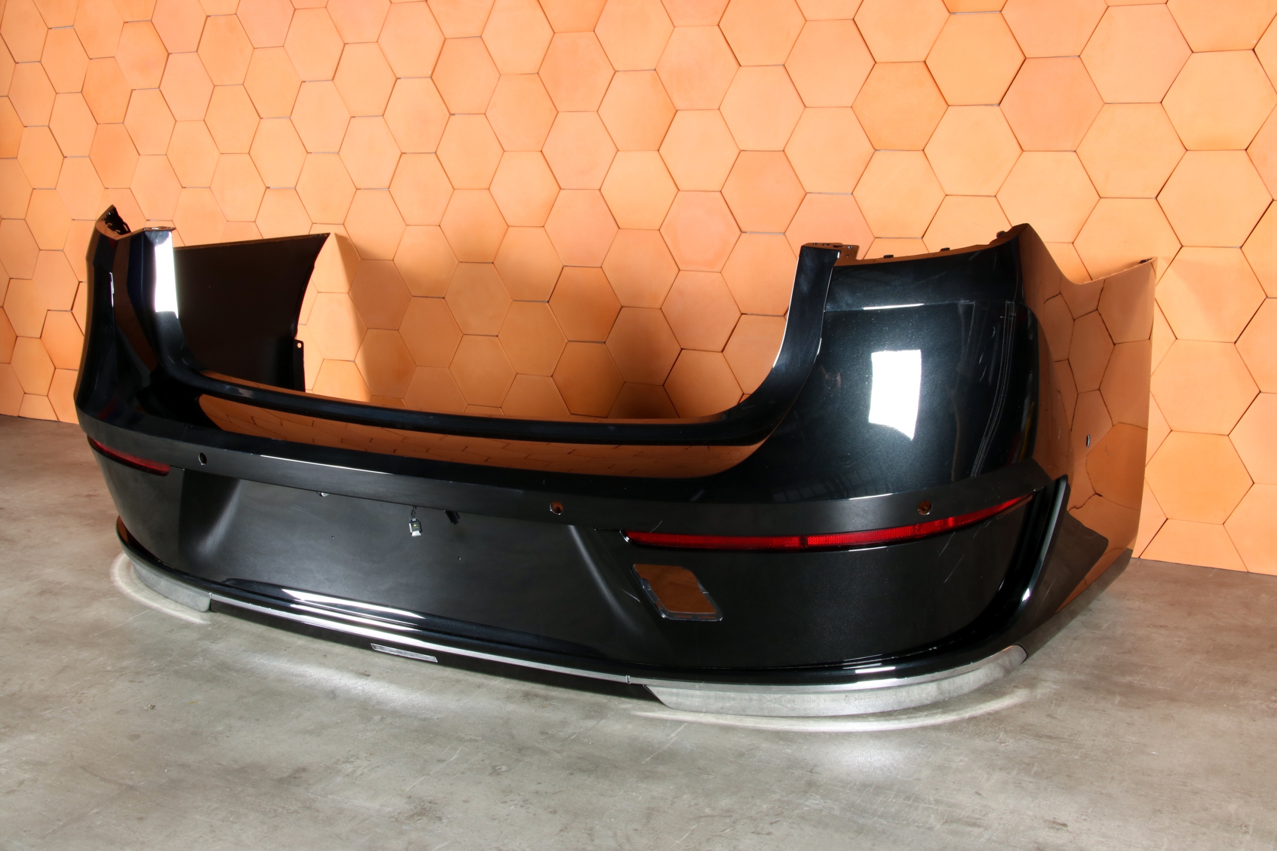 BMW 7 G70 bumper rear part rear 475 BLACK SAPPHIRE METALLIC