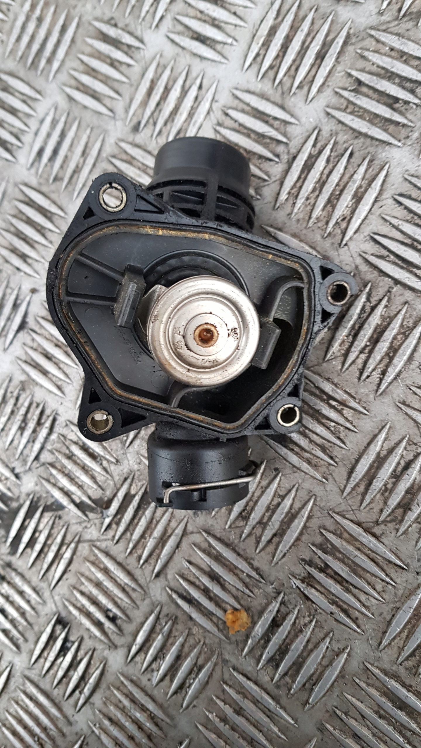BMW E61 E60 csomag TERMOSTATU 4A0837020 2.0D