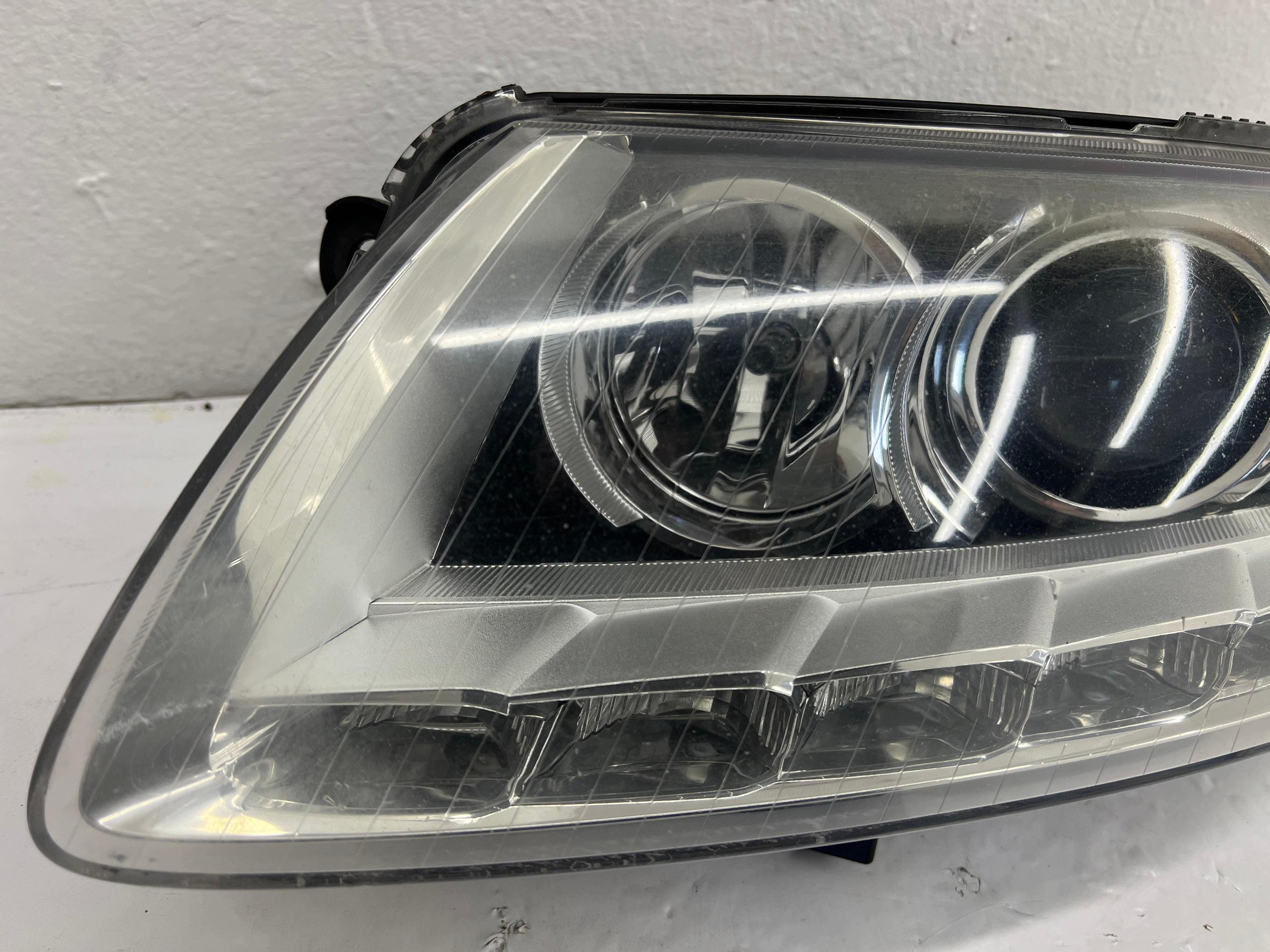 AUDI A6 C6 LIFT light front left BI-XENON non-setting LED 4F0941003CP EUROP