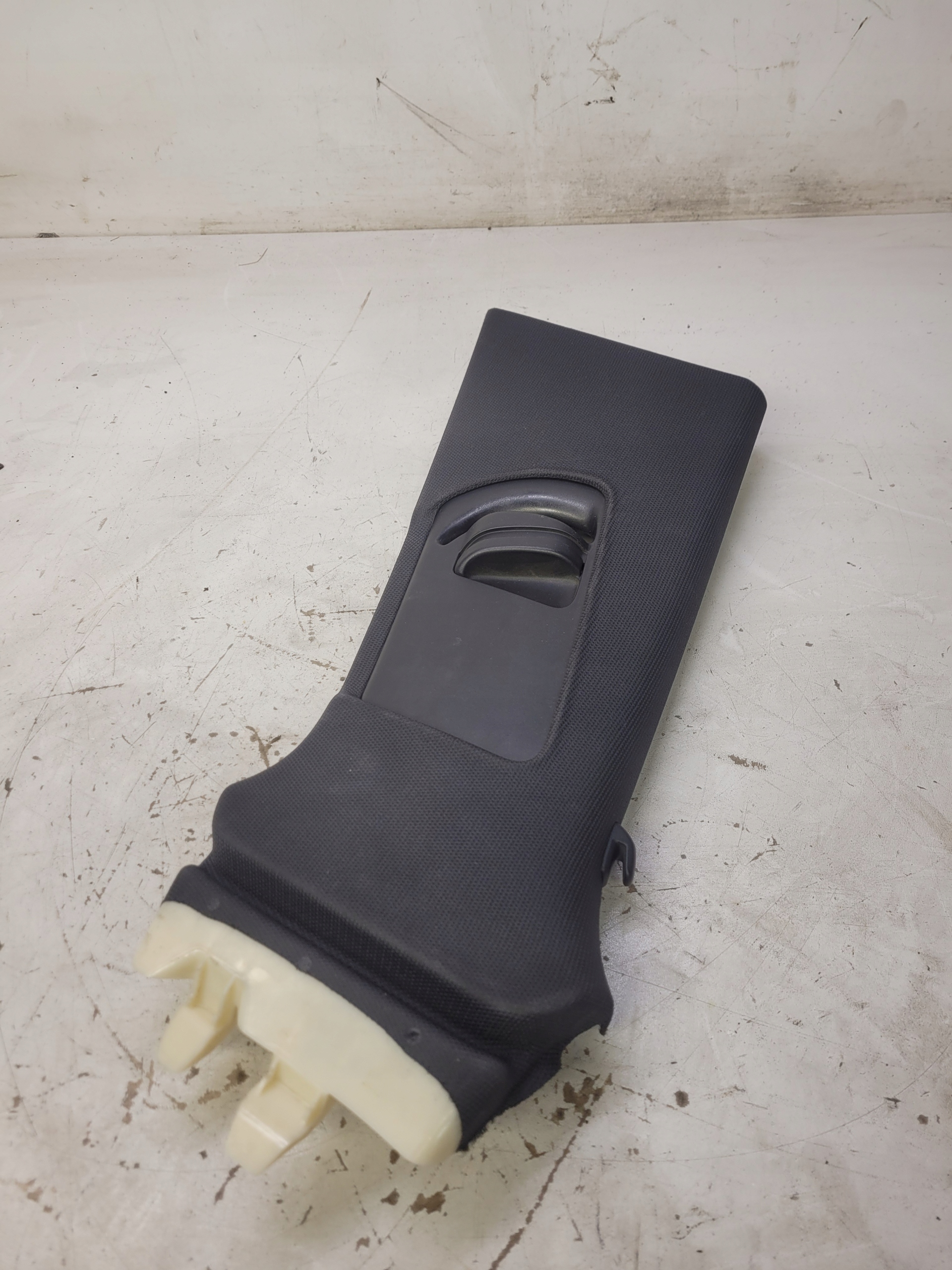 cover SLUPKA B left AUDI A4 B8 8K0867281C V48