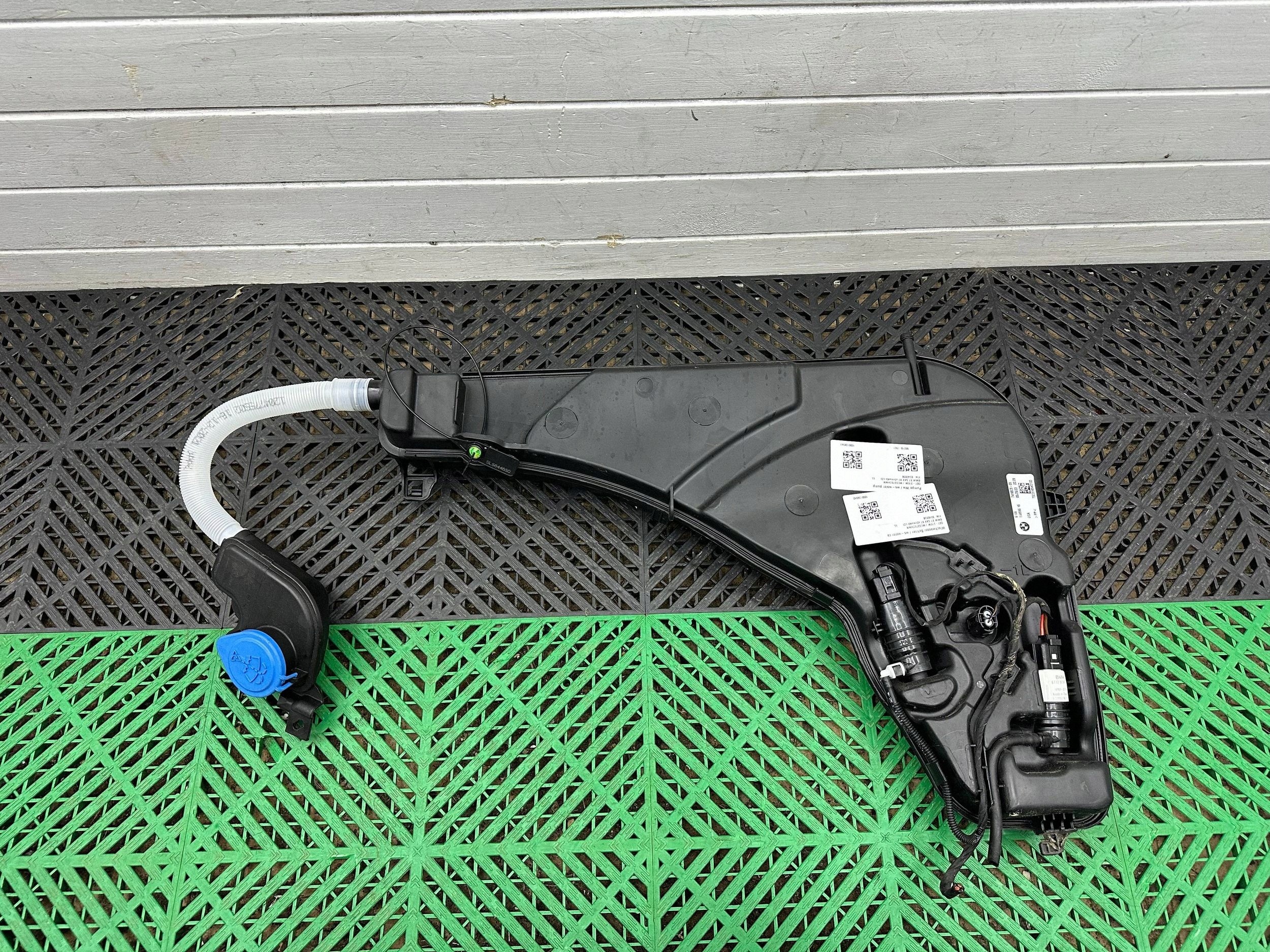 washer fluid tank BMW X5 G05 7499828