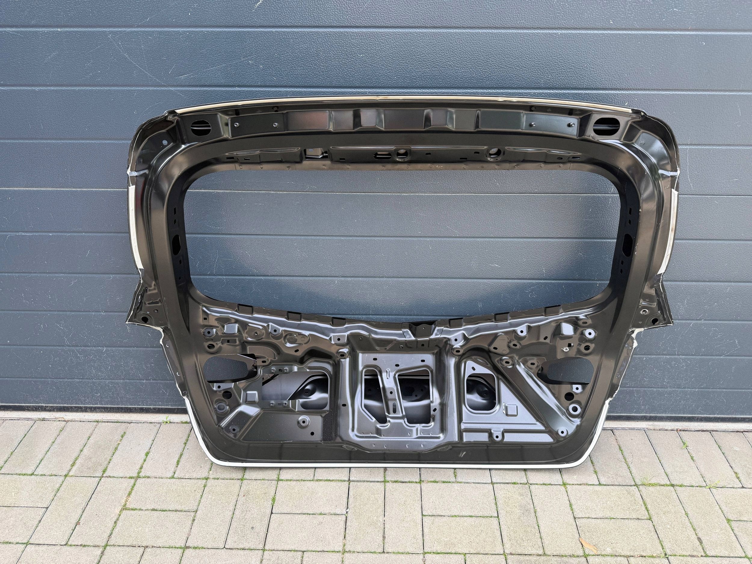 Nissan Pulsar 14- boot door rear