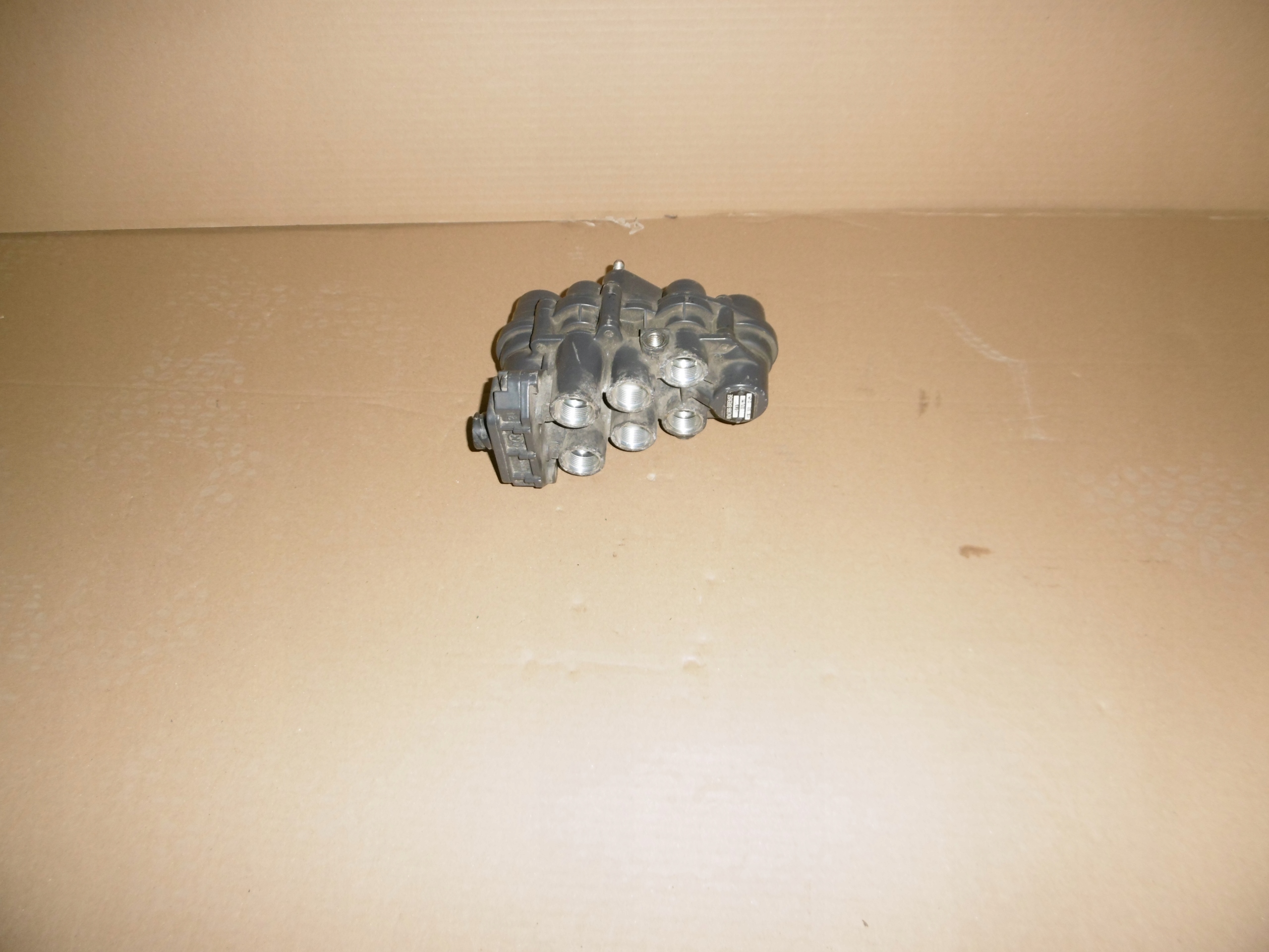 ZAWÓR PODSTAWA OSUSZACZA DAF XF nr.1137680