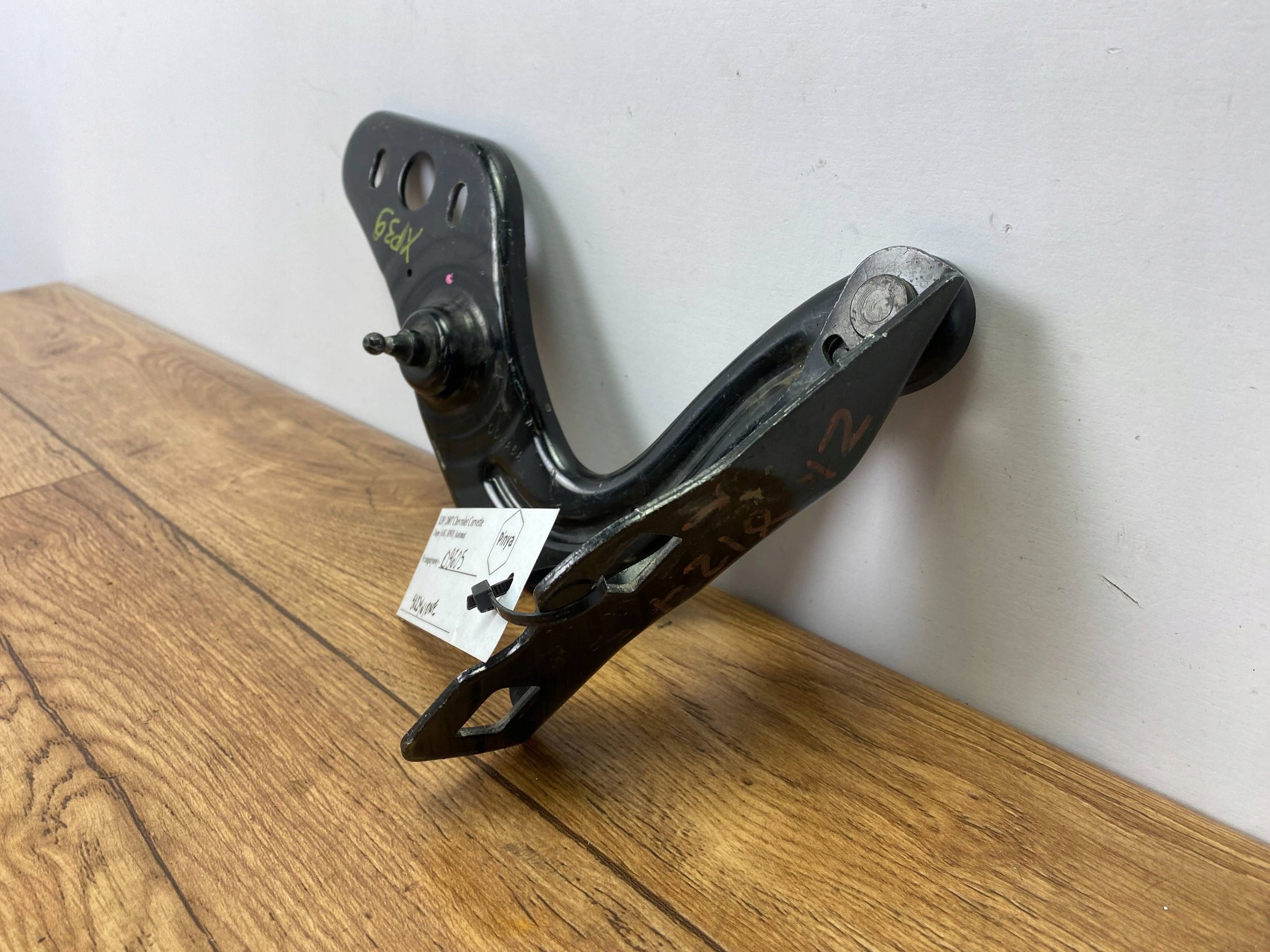 bonnet hinges right Chevrolet Corvette C6 2005+