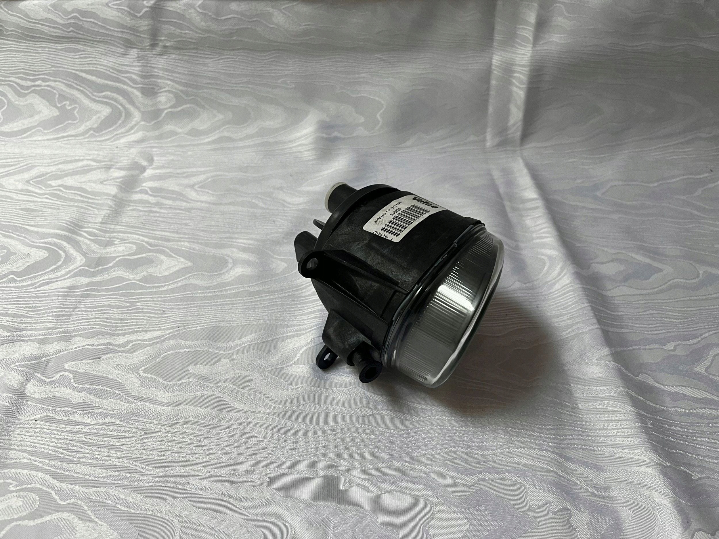 правая противотуманная ГАЛОГЕН Audi S3 99-03 оригинал valeo 8L9941700