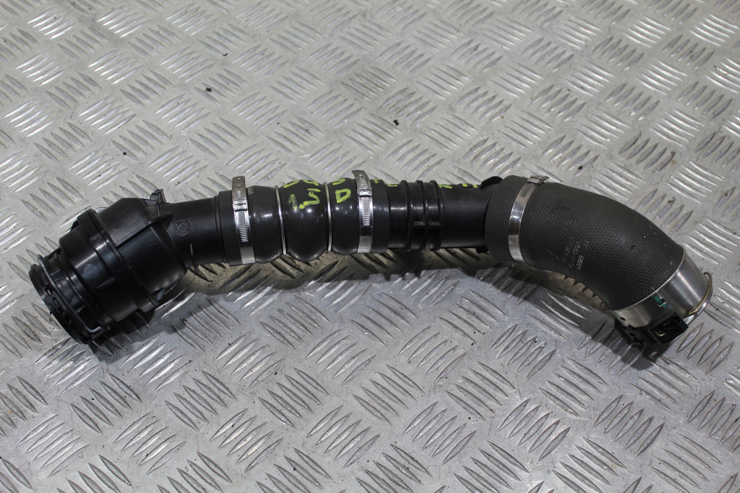 патрубок труба шланг интеркулера DUSTER II 2