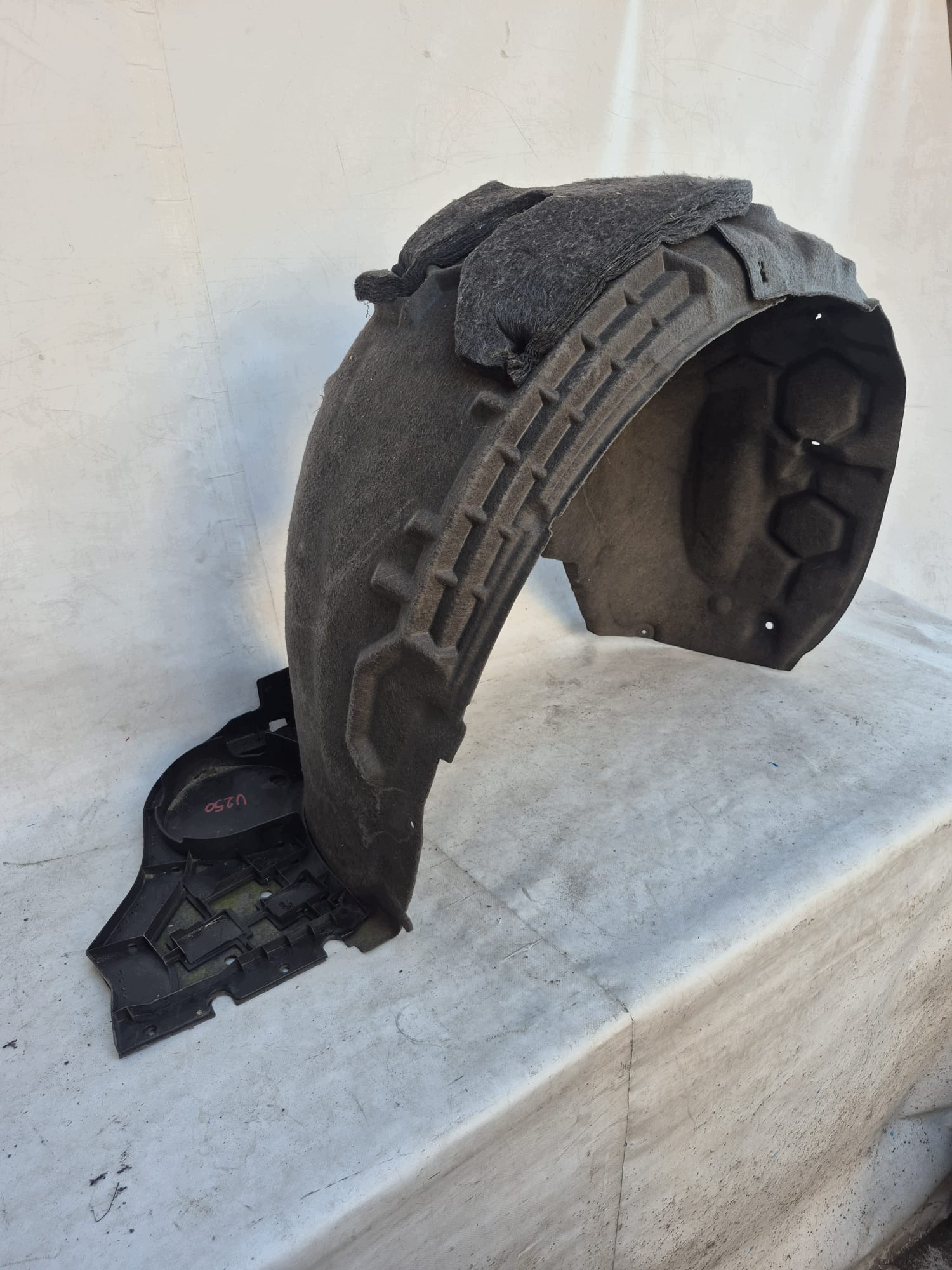 AUDI Q7 II 4M mudguard right rear part rear.