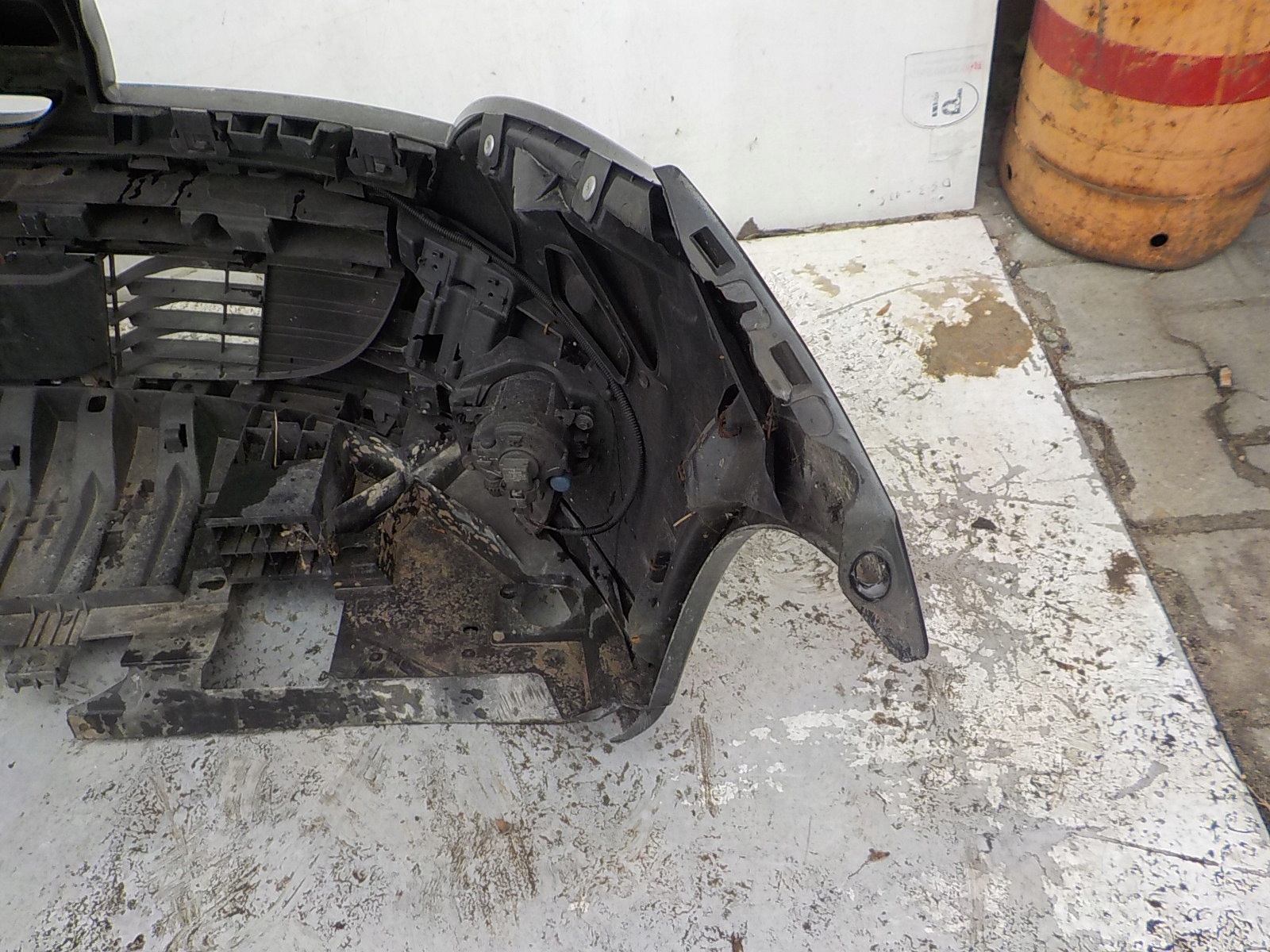 829 RENAULT MEGANE III nárazník predok predný
