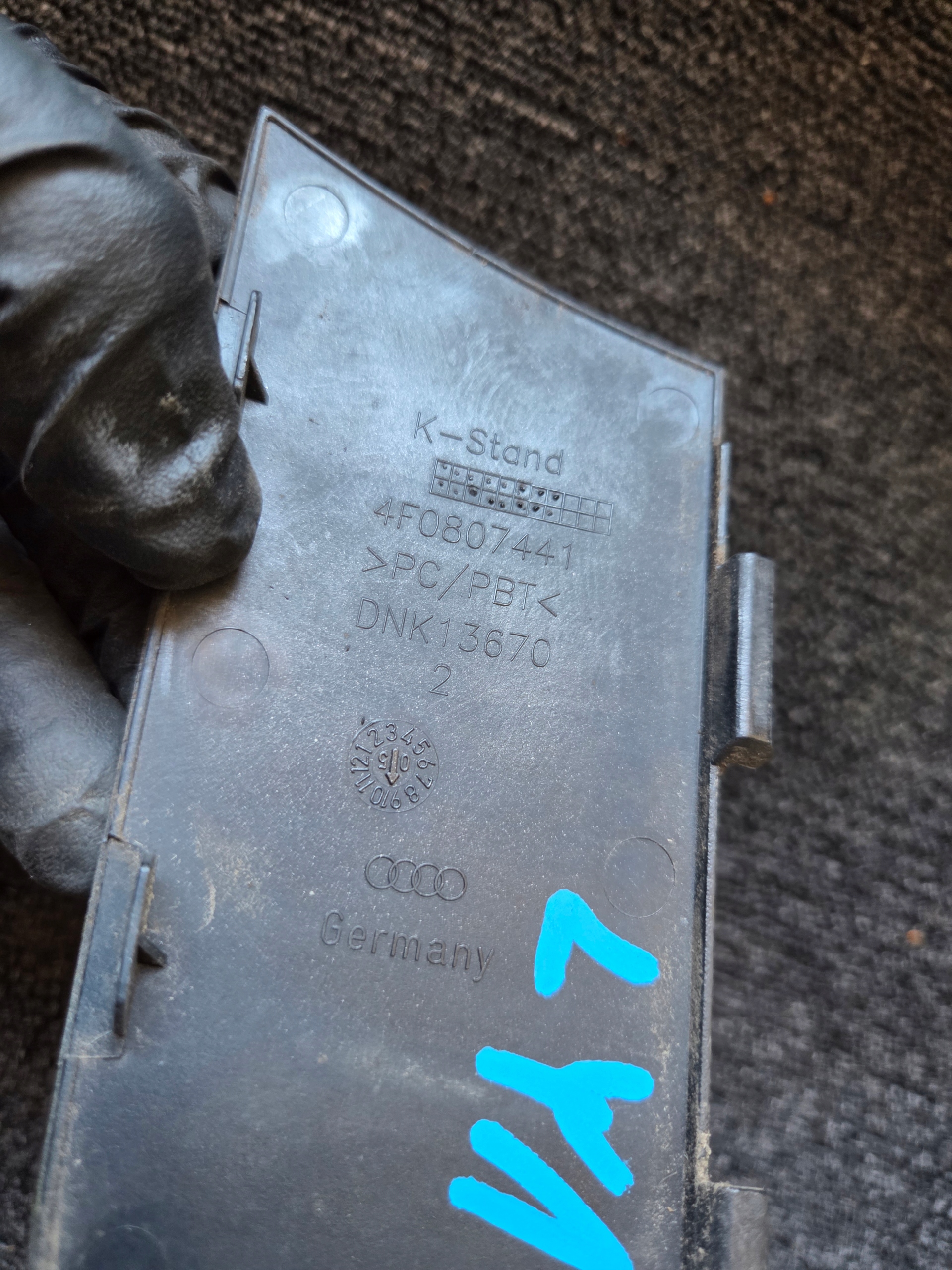 Abschleppöse der Stoßstange vorne Audi A6 C6 LY1Q Przedlift 4F0807441
