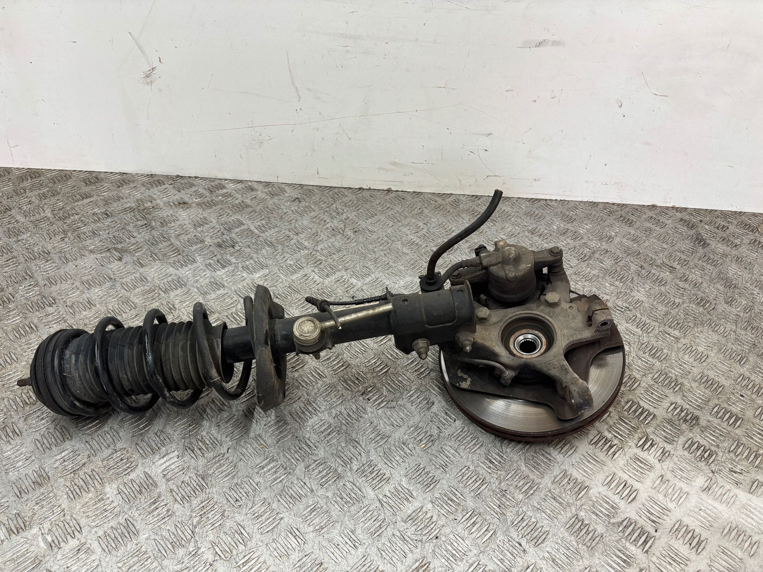 achsschenkel radnabe radlager mcpherson links OPEL CORSA D 1.2 1.4