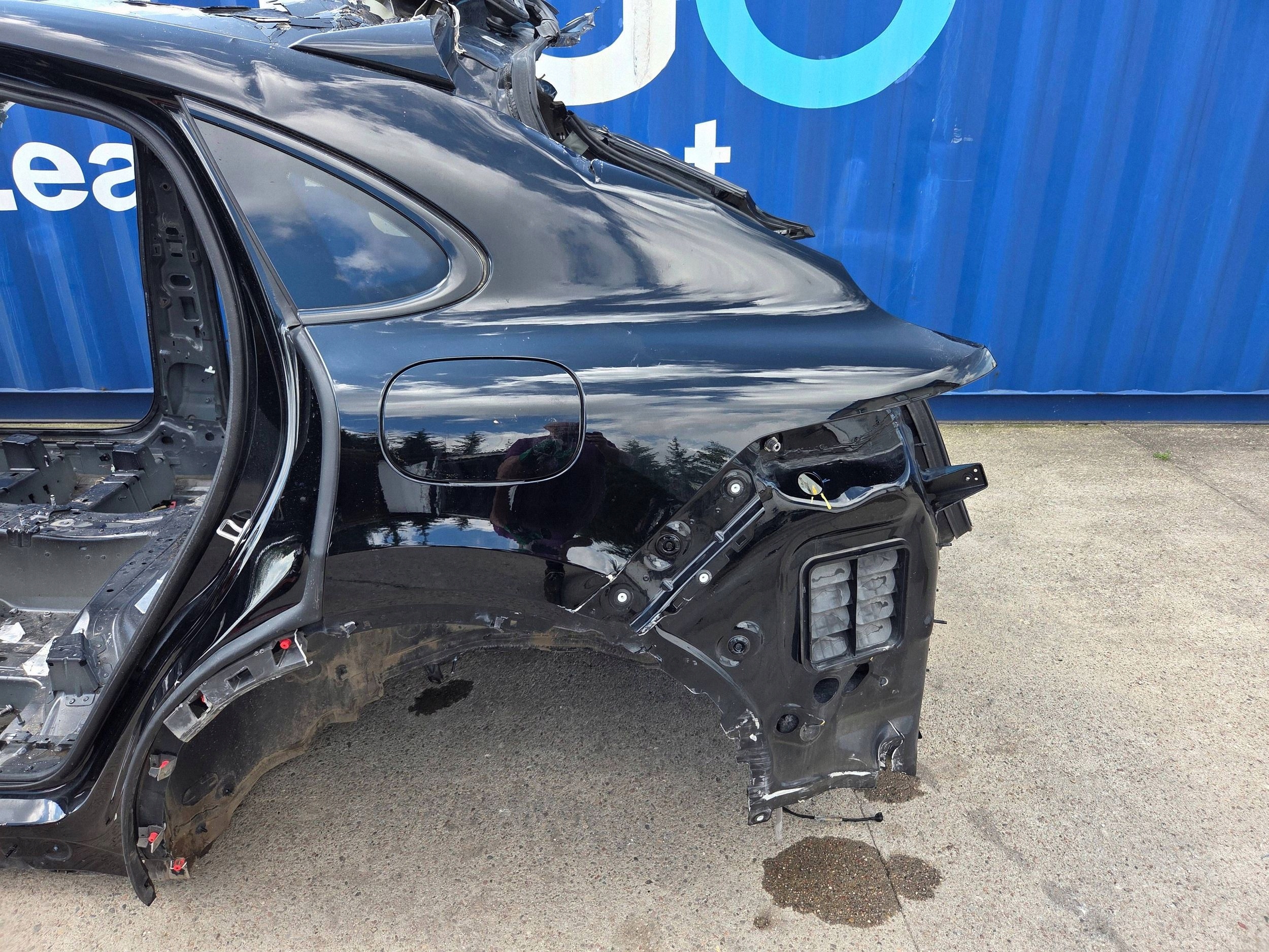 Porsche Cayenne 9Y0 2020r quarter rear left