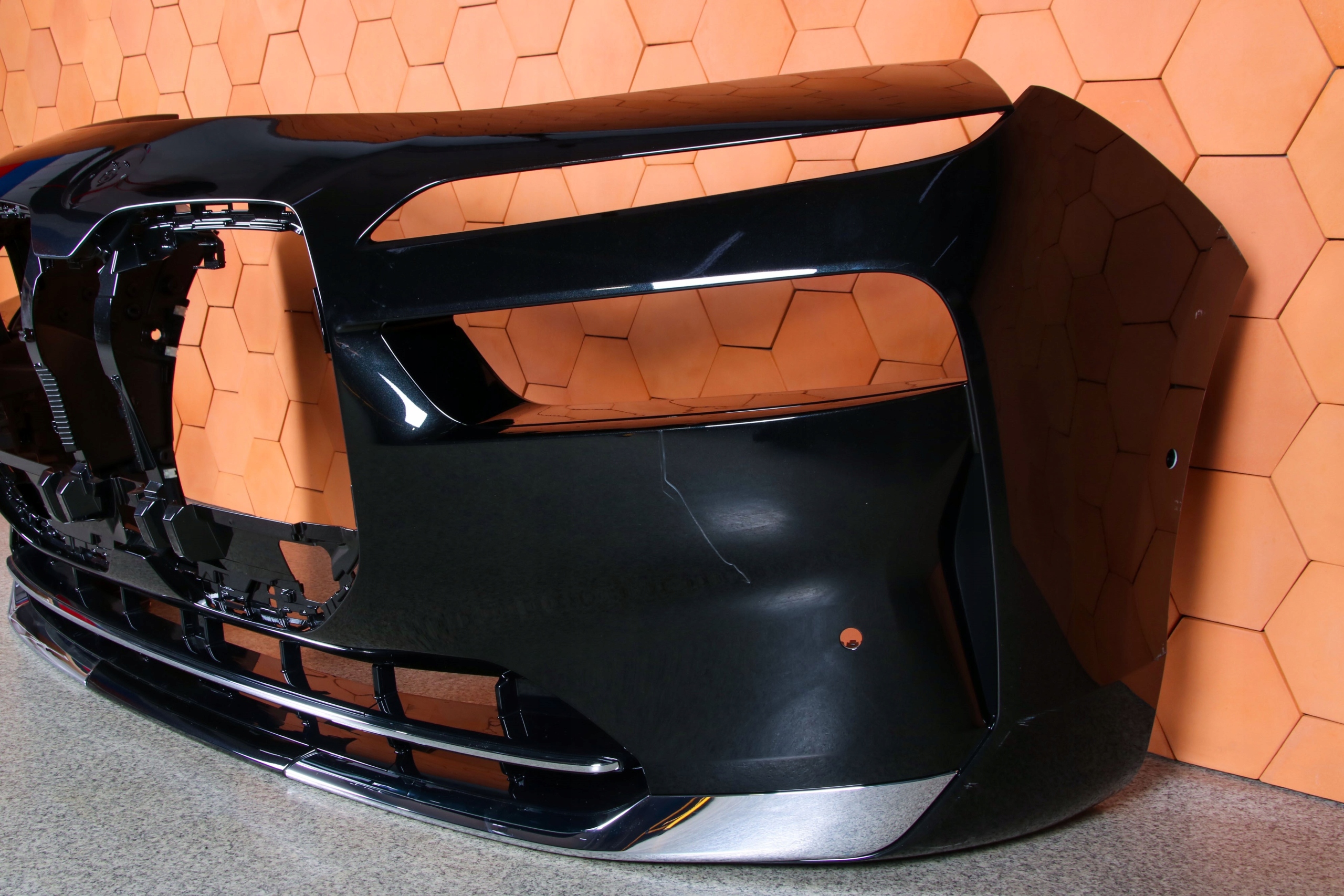 BMW 7 G70 i7 bumper front front colour 475