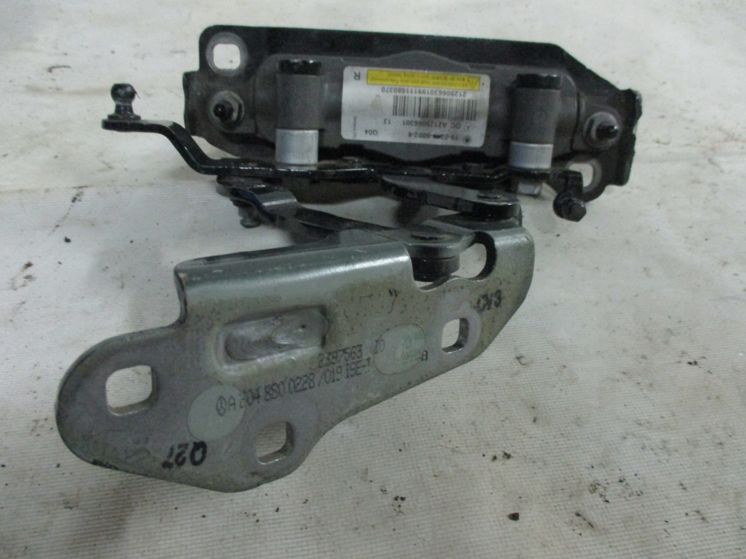 hinge bonnets right naboj kpl Mercedes E-Klasa 212 A 2129066301