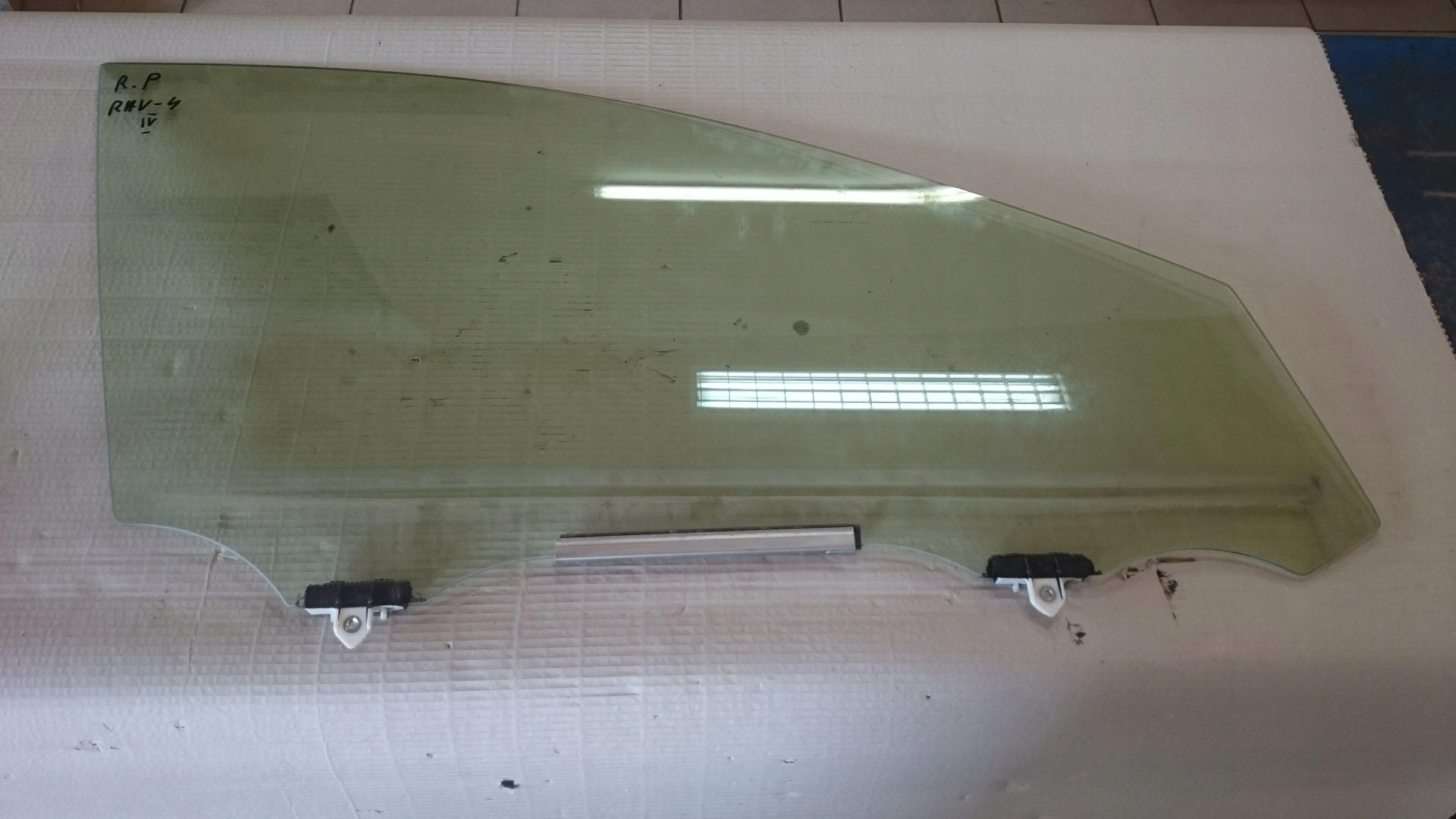 szyba prawy przód przednia prawa Rav4 Rav-4 IV Strona zabudowy przód - prawa