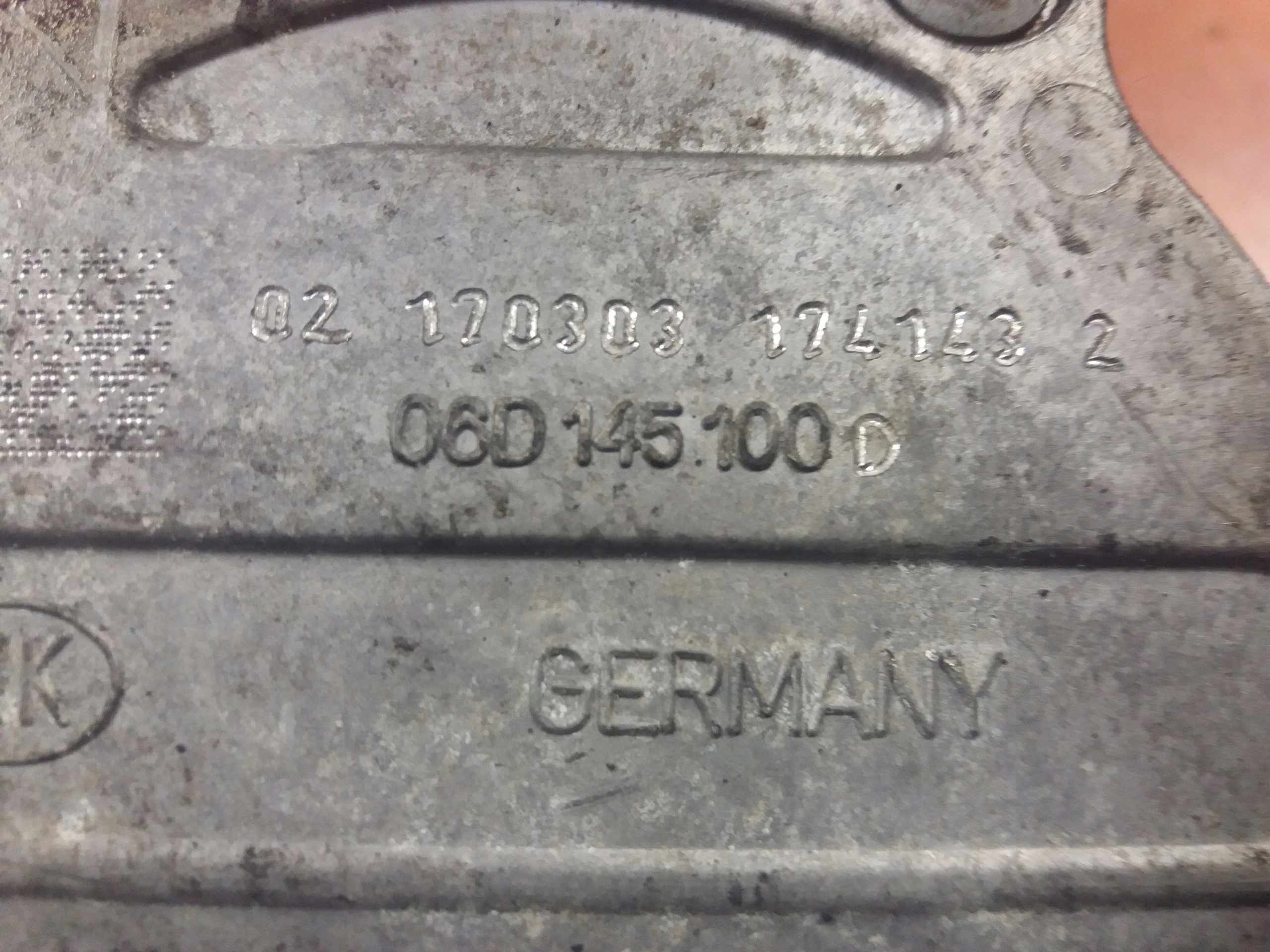 pump VACUM 06D145100D 2.0 FSI AUDI A4 B6