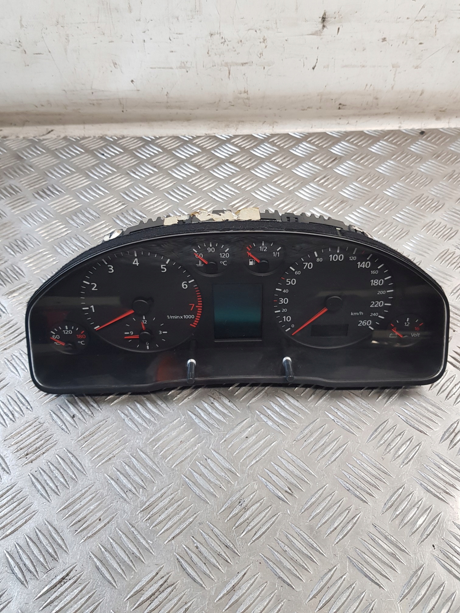 dials 8D0919880N AUDI A4 B5 1.6B EUROPA