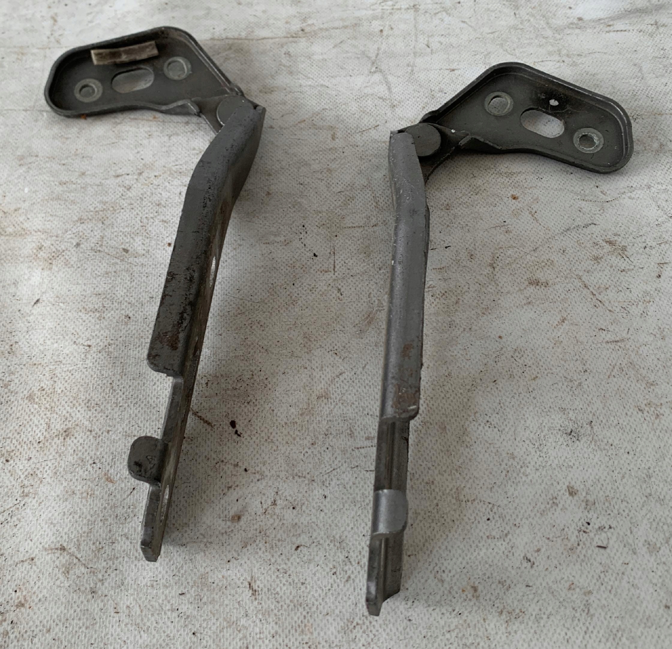 # hinge bonnets right + left AUDI A6 C6