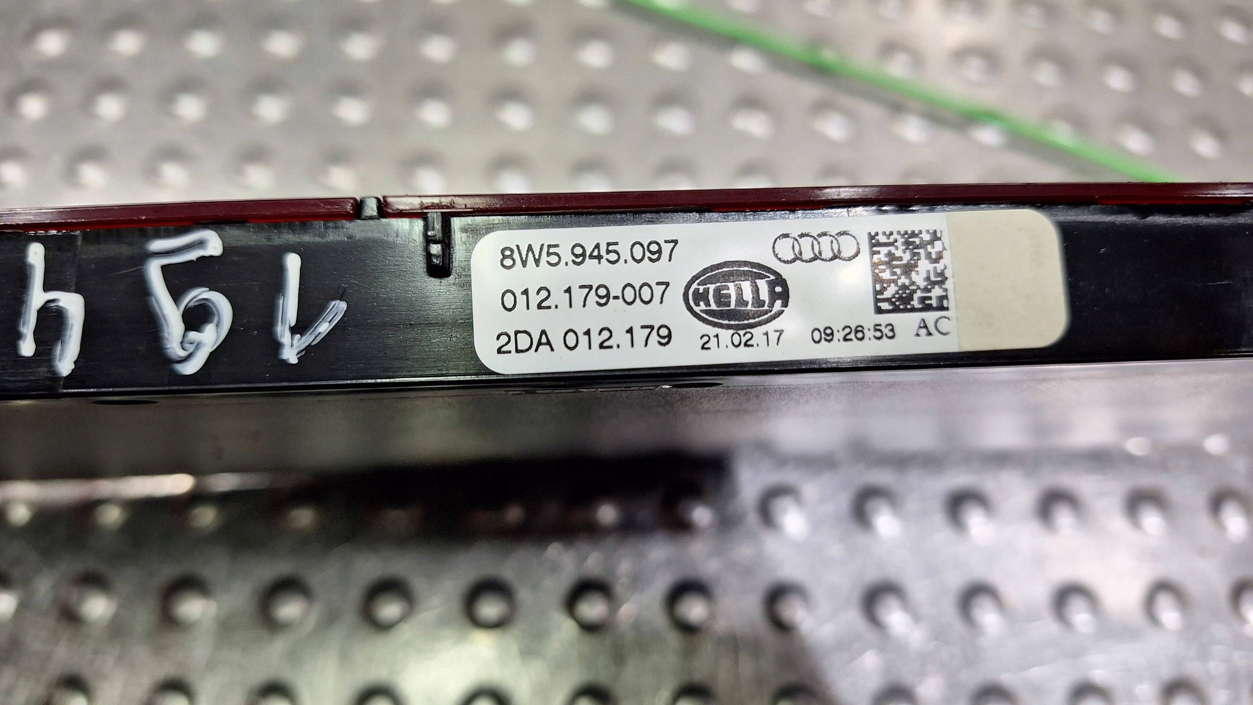 light TRZECIE light STOP 8W5945097 AUDI A4 B9 sedan